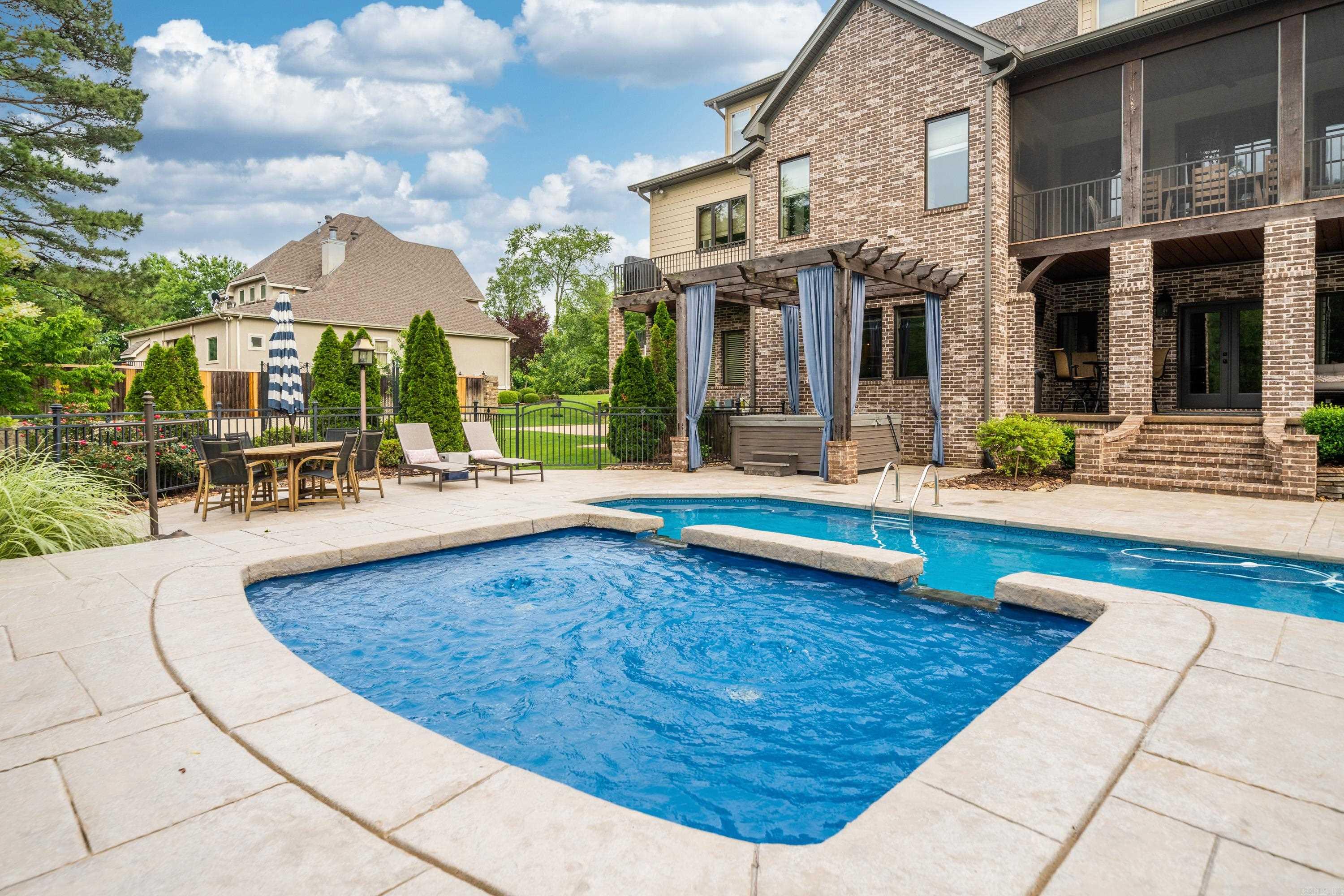 RED OAK RIDGE - Residential