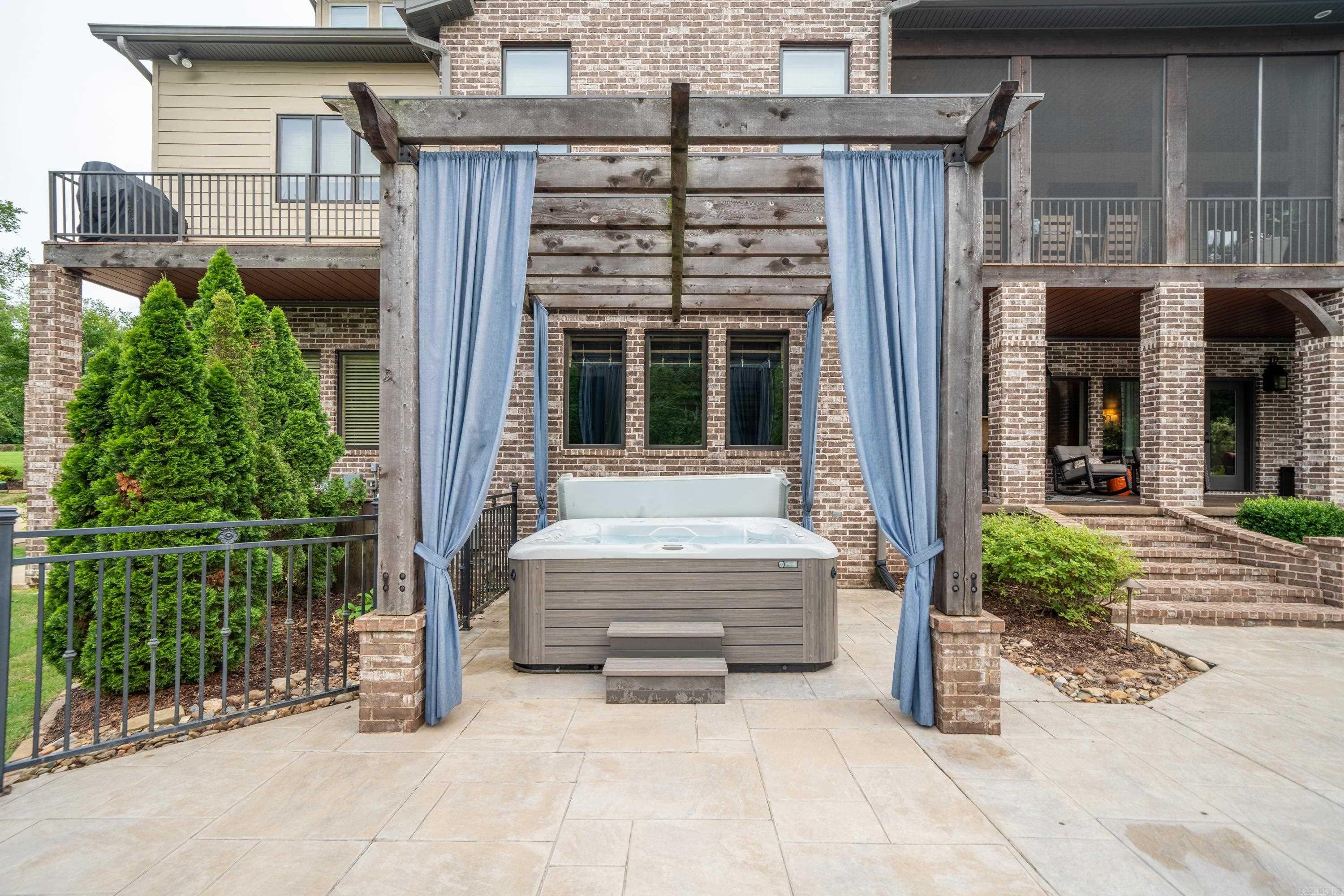 RED OAK RIDGE - Residential