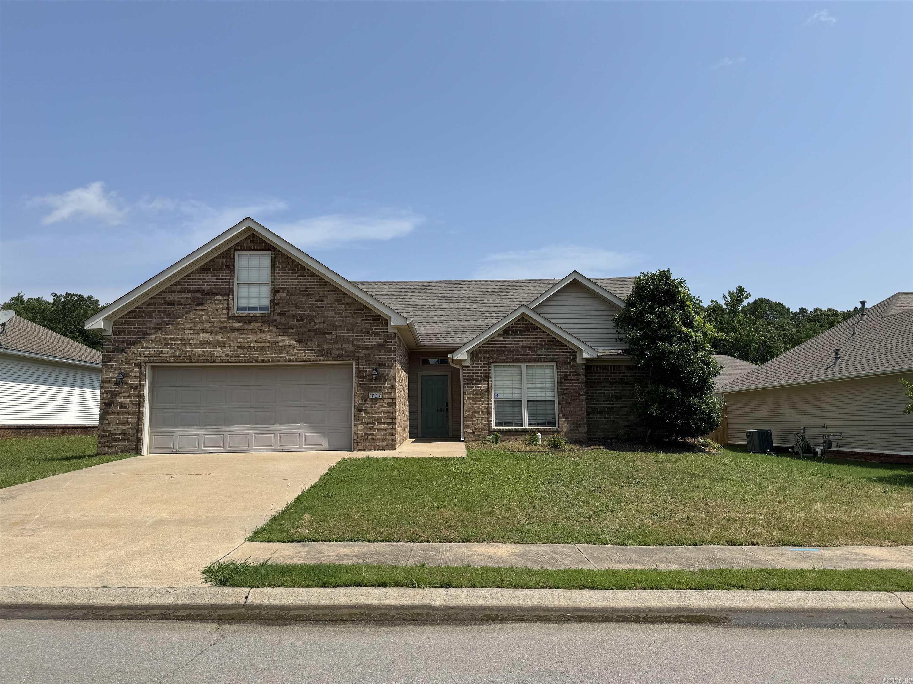 THE OAKS - Residential