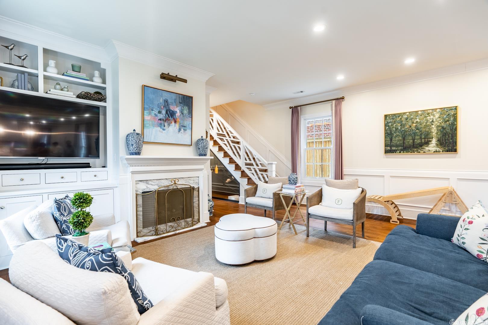 COUNTRY CLUB HGTS - Residential