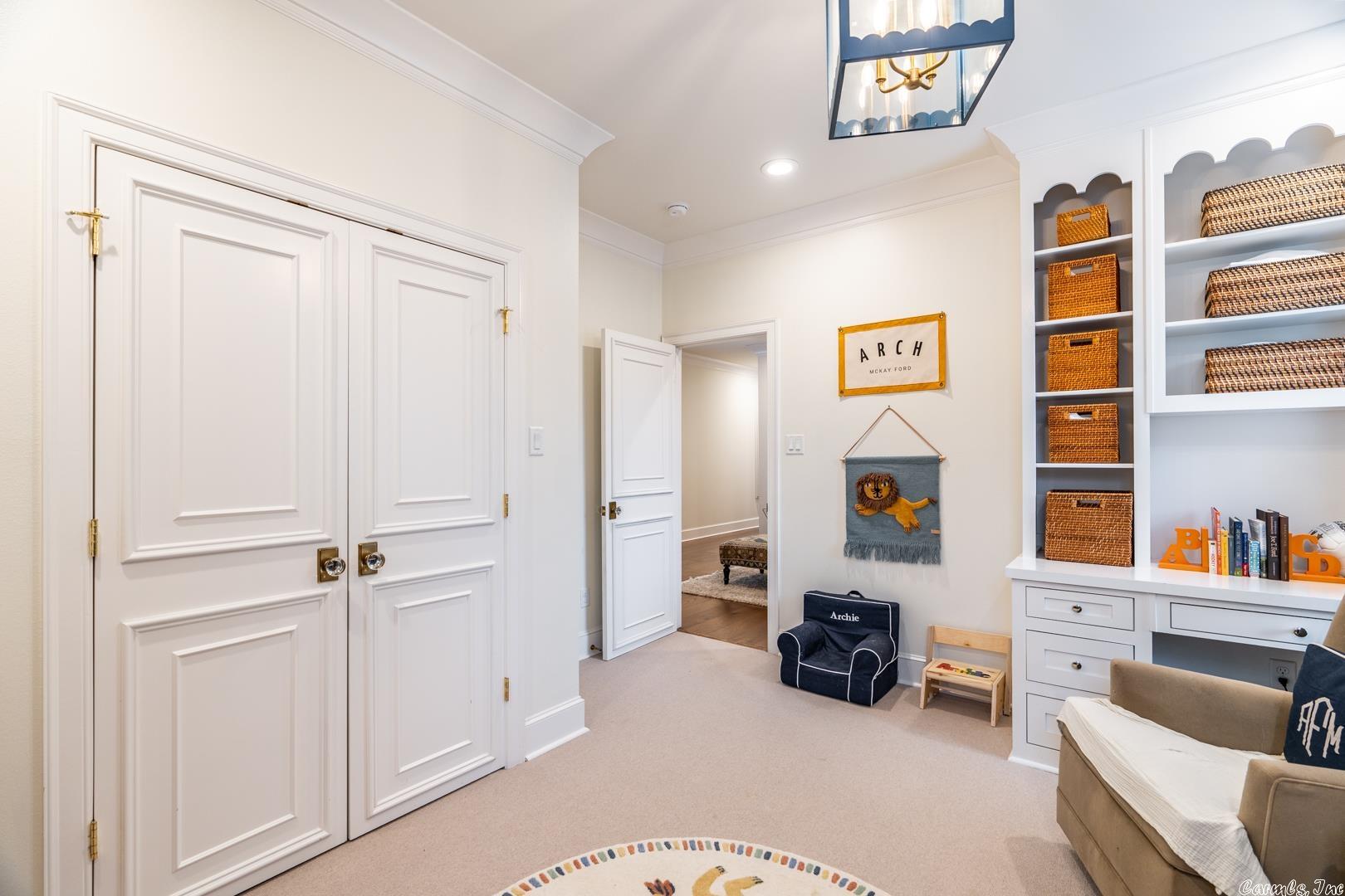 COUNTRY CLUB HGTS - Residential