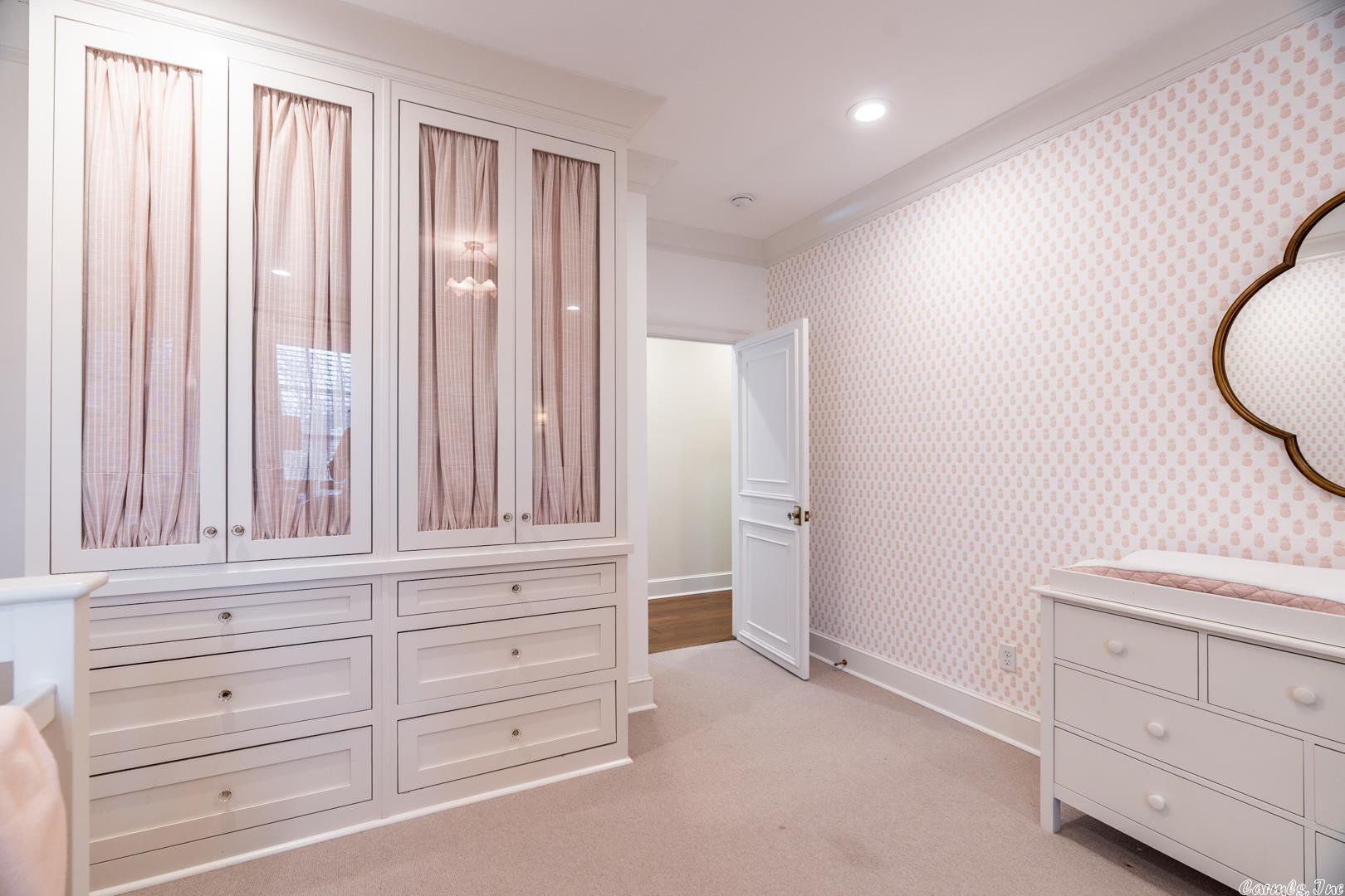 COUNTRY CLUB HGTS - Residential