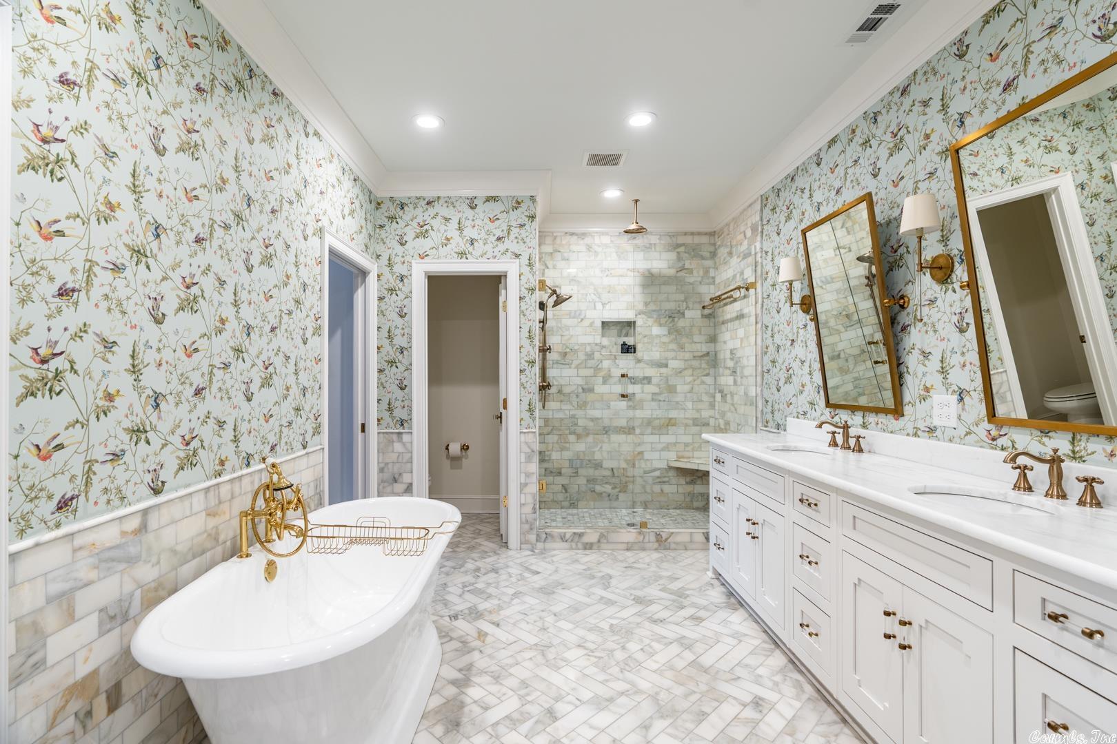 COUNTRY CLUB HGTS - Residential