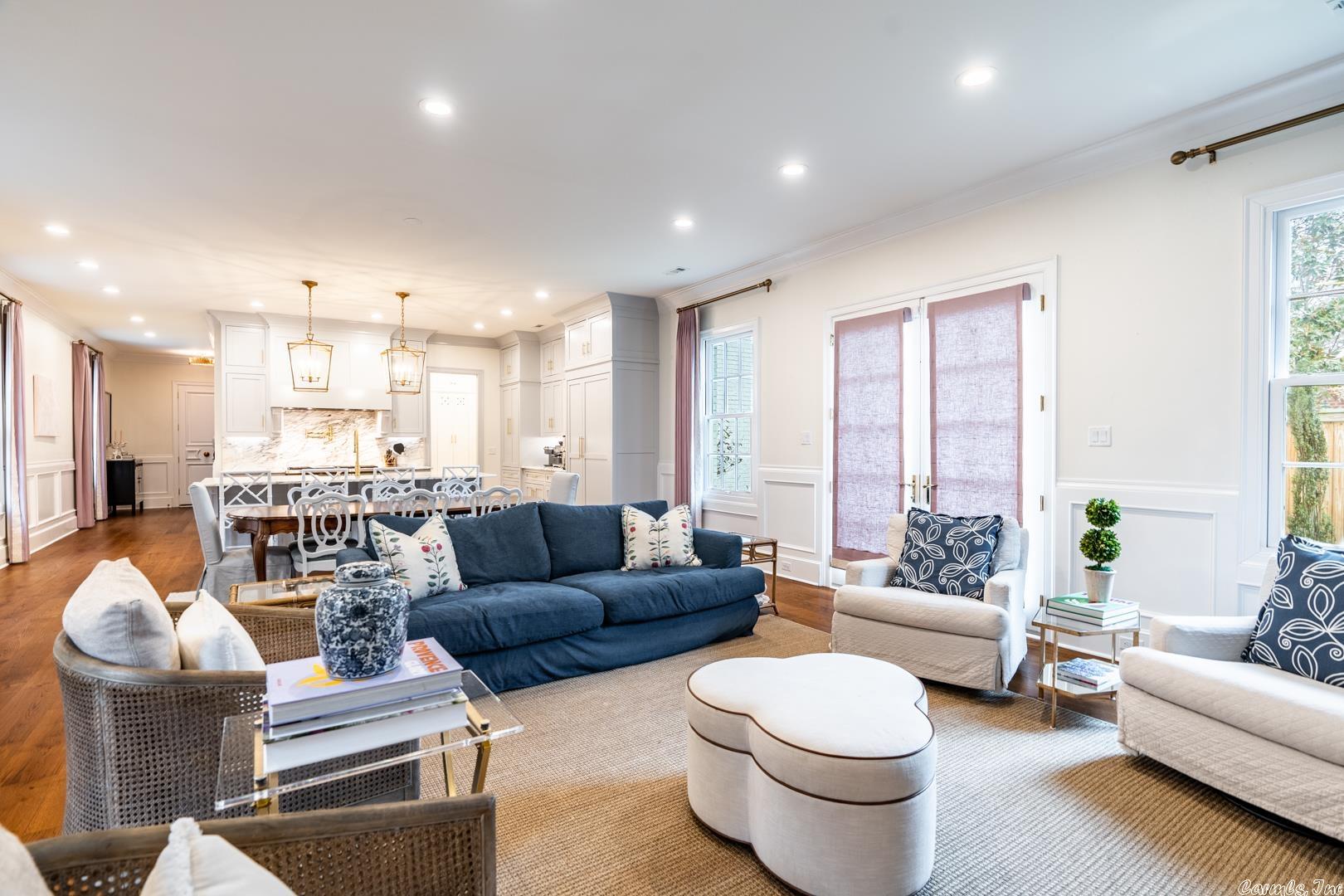 COUNTRY CLUB HGTS - Residential
