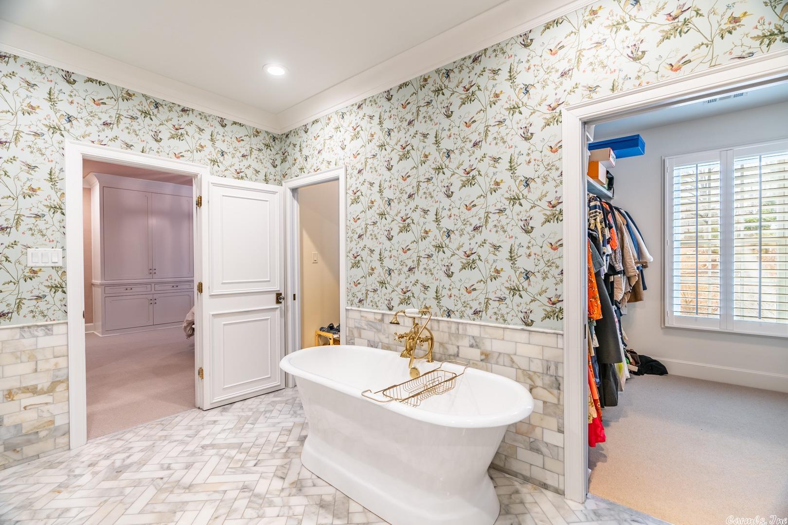 COUNTRY CLUB HGTS - Residential