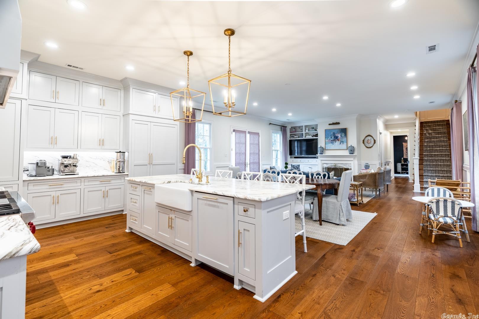 COUNTRY CLUB HGTS - Residential