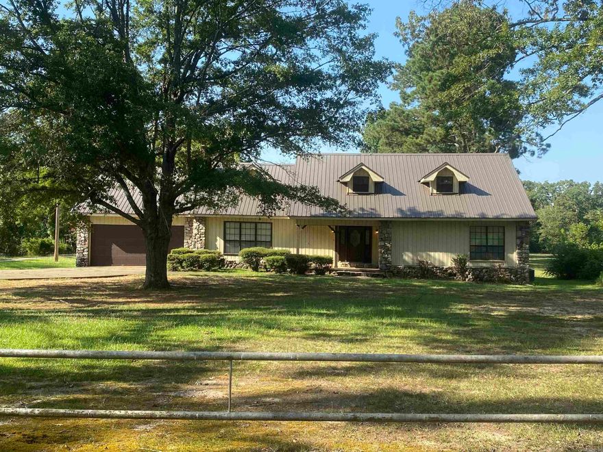 Beautiful home in Curtis Arkansas waiting for the right buyer! Very spacious, 3472 sqft, 4 bedroom and 4 bathroom with lots of room for a large family to enjoy and entertain. Just minutes from Arkadelohia and Gurdon. 15 minutes to Arkadelohia Walmart and High School and only 12 minutes to Gurdon High School. Enjoy the amenities of town with the peace of country living. Priced to sell as is! This will not last long! Here is your chance for a deal!