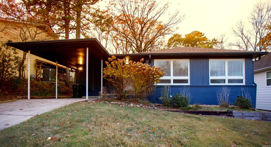 Remodeled, contemporary bungalow style home in the Heights with 3 bedrooms, 1.5 baths. Beautiful kitchen with large island and stainless steel appliances. Open floor plan with abundant natural light throughout. Shaded back yard perfect for entertaining outdoors. Refinished hardwood floors throughout. Fully furnished home with all appliances and utilities included! Close to shopping, dining, and much more!