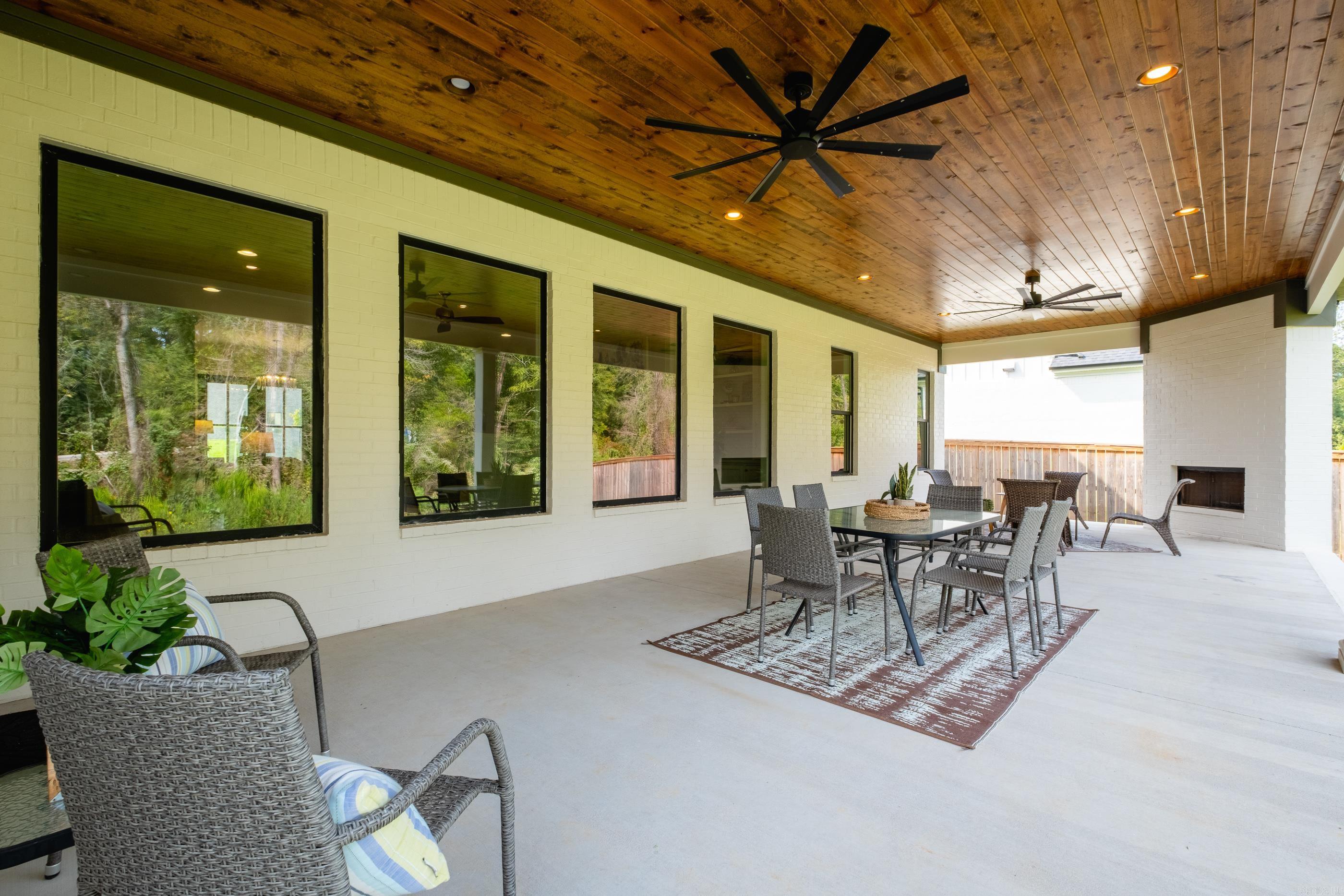 CHENAL VALLEY ABINGTON COURT - Residential