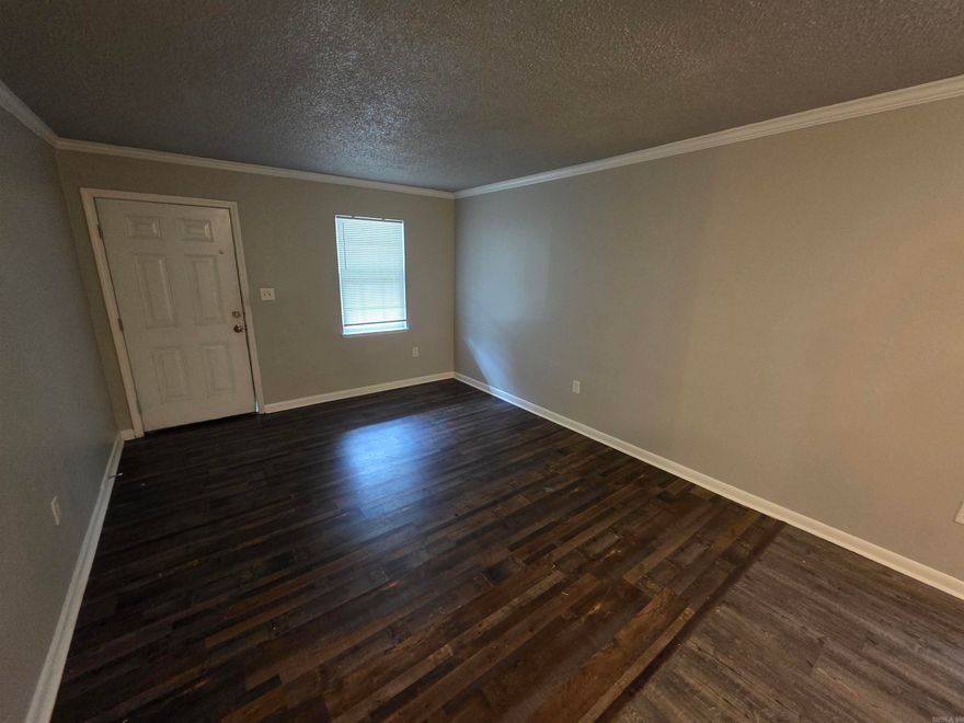 Cute 2BD/1BA located in Benton that is waiting for you to call home. Living room open to dining area perfect for enjoying time with family or friends. Vinyl flooring throughout. Washer/Dryer included but maintenance is tenants responsibility. Walking distance to Tyndall Park and Benton Middle and High school campuses. Close to shopping, dining, and much more minutes away in the Benton square! This property is managed by Hoffman Team so beware of scammers - we will never ask you to Cashapp us money. The lease for this property is for 18 months to 2 years with a 3% increase after the first year. Income must be 3x the amount of rent per month unless you have a housing voucher. Deposit, first month’s rent, and the $50 administration fee due before move in.