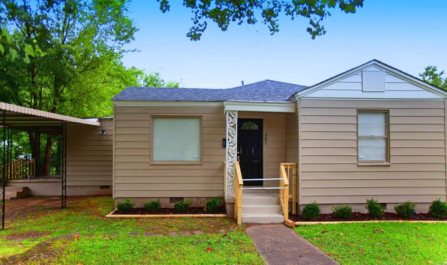 MOVE IN SPECIAL! HALF OFF FIRST MONTH’S RENT AND A FREE 50’’ SMART TV!  This is a cute 3 bedroom located in North Little Rock.  Has a small side patio to sit outside and relax. This property is managed by Hoffman Team so beware of scammers - we will never ask you to Cashapp us money. The lease for this property is for 18 months to 2 years with a 3% increase after the first year. Income must be 3x the amount of rent per month unless you have a housing voucher. Deposit, first month’s rent, and the $50 administration fee due before move in.