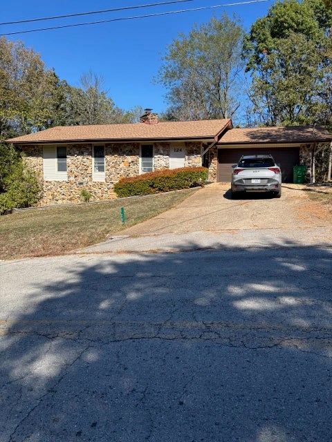 Photo of 124 Cherokee Road RD, Cherokee Village, AR 72529 (MLS # 26042900)