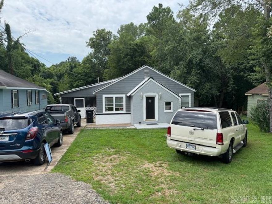 CUTE 1347 SQ FT HOME ON 1/4 ACRE!  This 3 bedroom, 1 bathroom home has 1347 square foot living space. 952 square foot unfinished basement with 1/2 bathroom and lots of storage and a 400 square foot screened in porch off the master bedroom. Living room-kitchen-dining combo. The home is well insulated and has newer flooring, roof and bathroom remodel. Average utilities run electric $100, average gas $30 and average water $50. School bus stop right in front of the home and walking distance to library and Historic Downtown Area! Marr Creek runs behind the home. Taxes are only $385 per year and $0 with the homestead credit. Check this place out for yourself!!