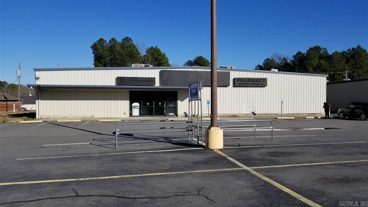 High profile well maintained property for sale or lease. Formerly a very successful Fred's Store and pharmacy with a functioning drive through window. Located next to a Brookshire's Grocery store and behind a Sonic. High traffic area with many long term businesses nearby. Currently has 45 parking spaces with potential for more. Sale or lease includes shelving, displays, and built in coolers. This would be a great retail location for a number of business opportunities.