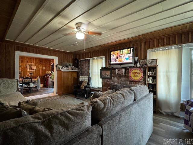 SLOAN & BACONS - Residential