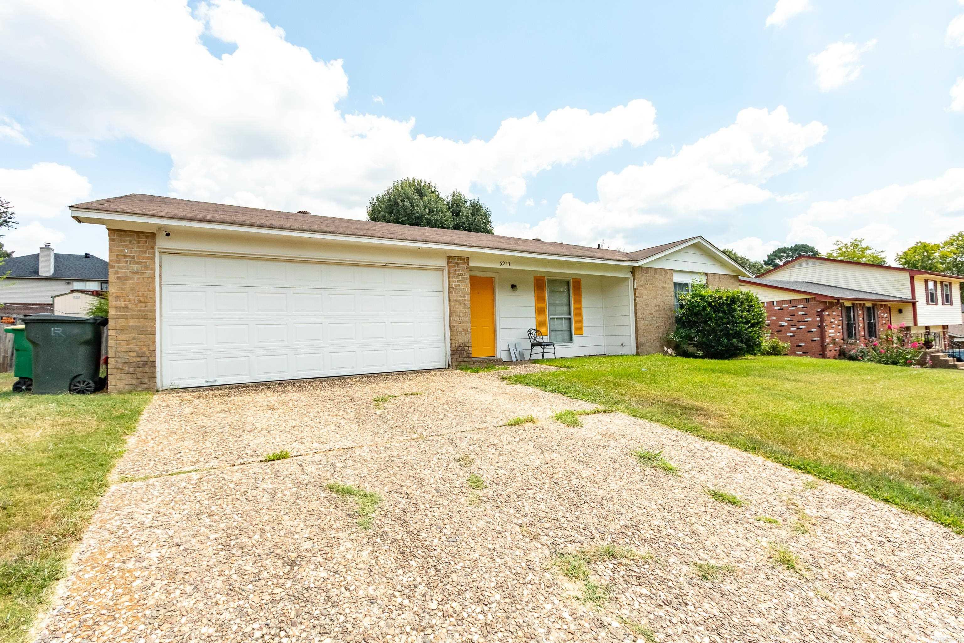 PECAN LAKE - Residential