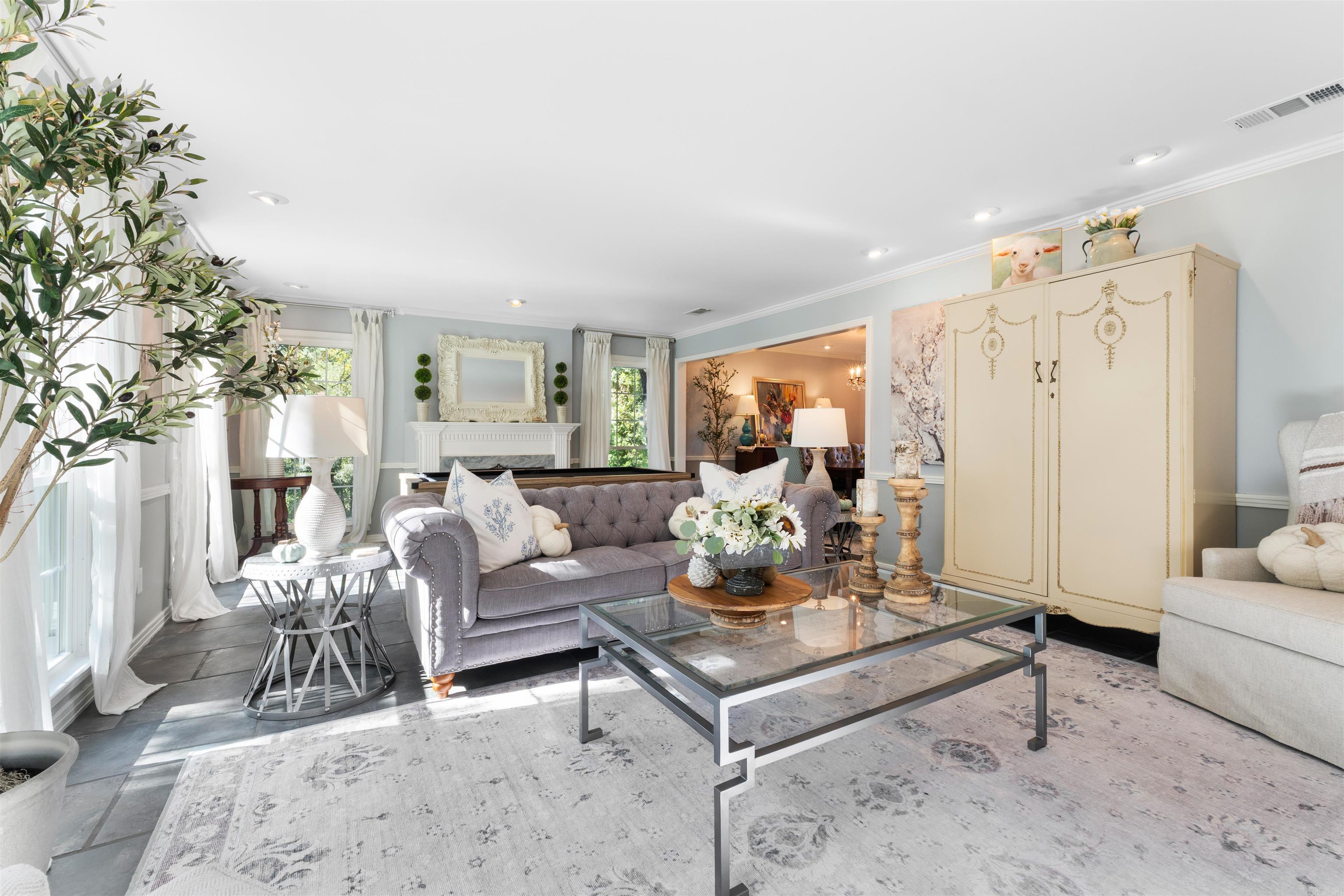 LEAWOOD MANOR - Residential