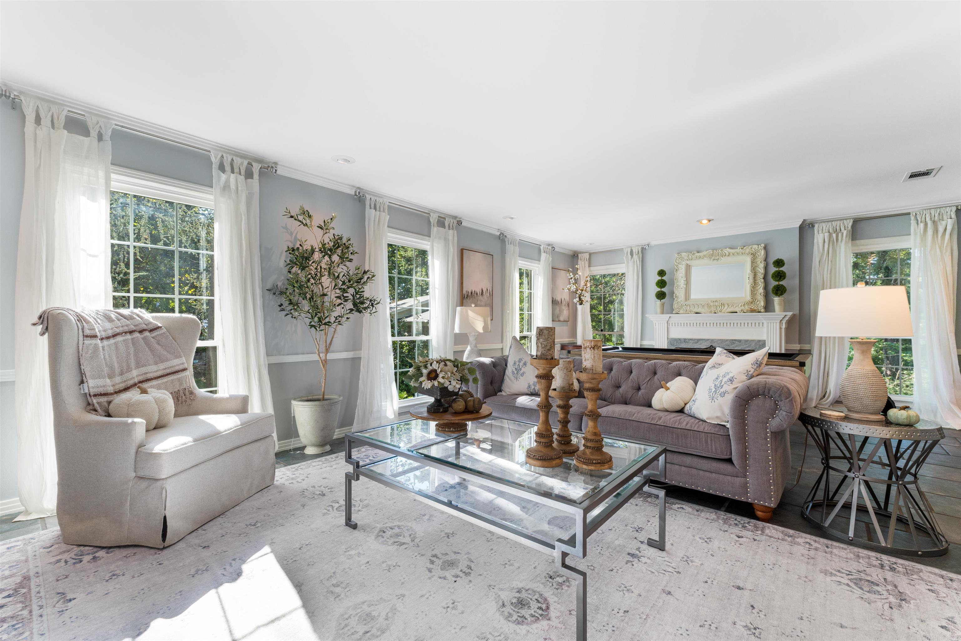 LEAWOOD MANOR - Residential