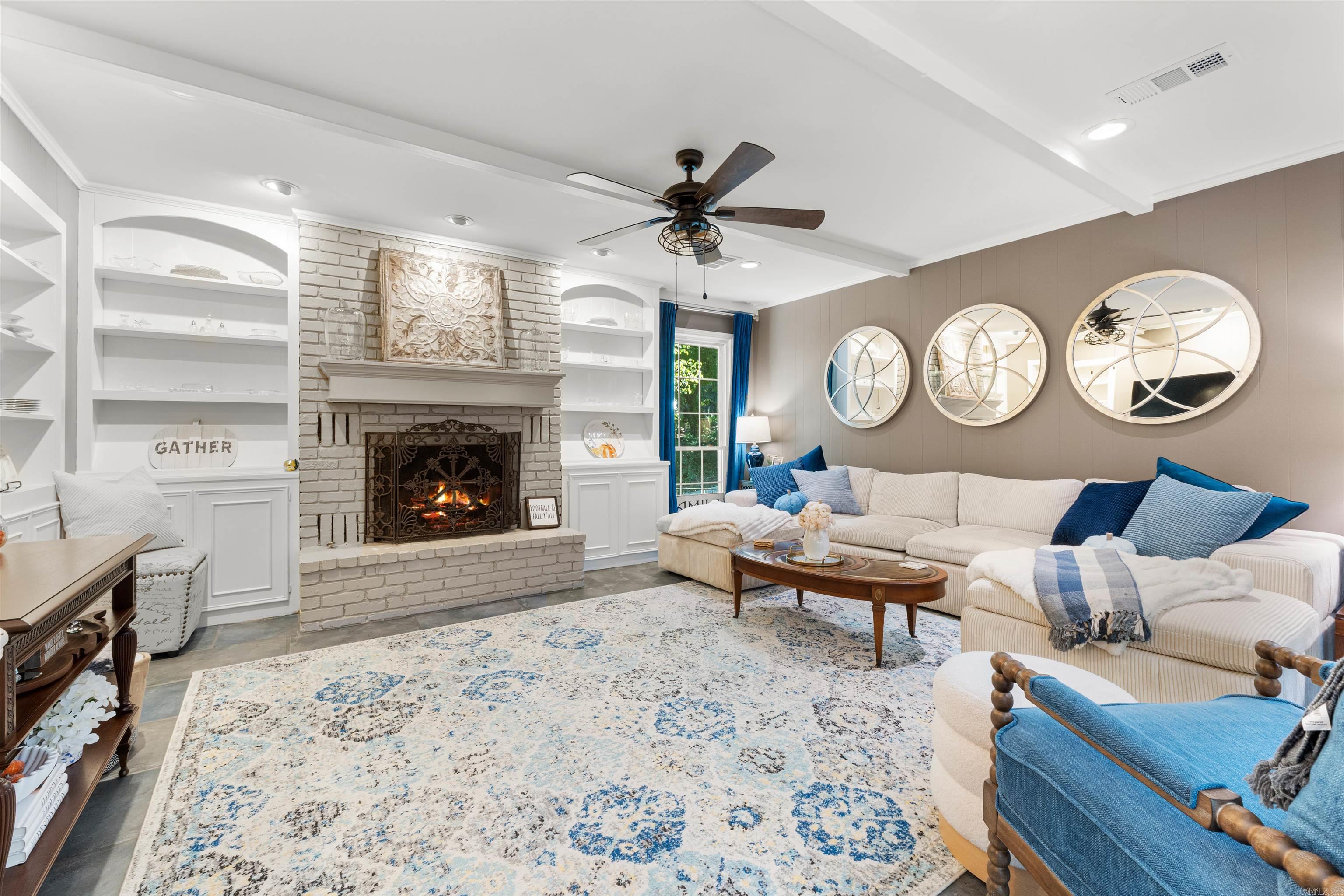 LEAWOOD MANOR - Residential