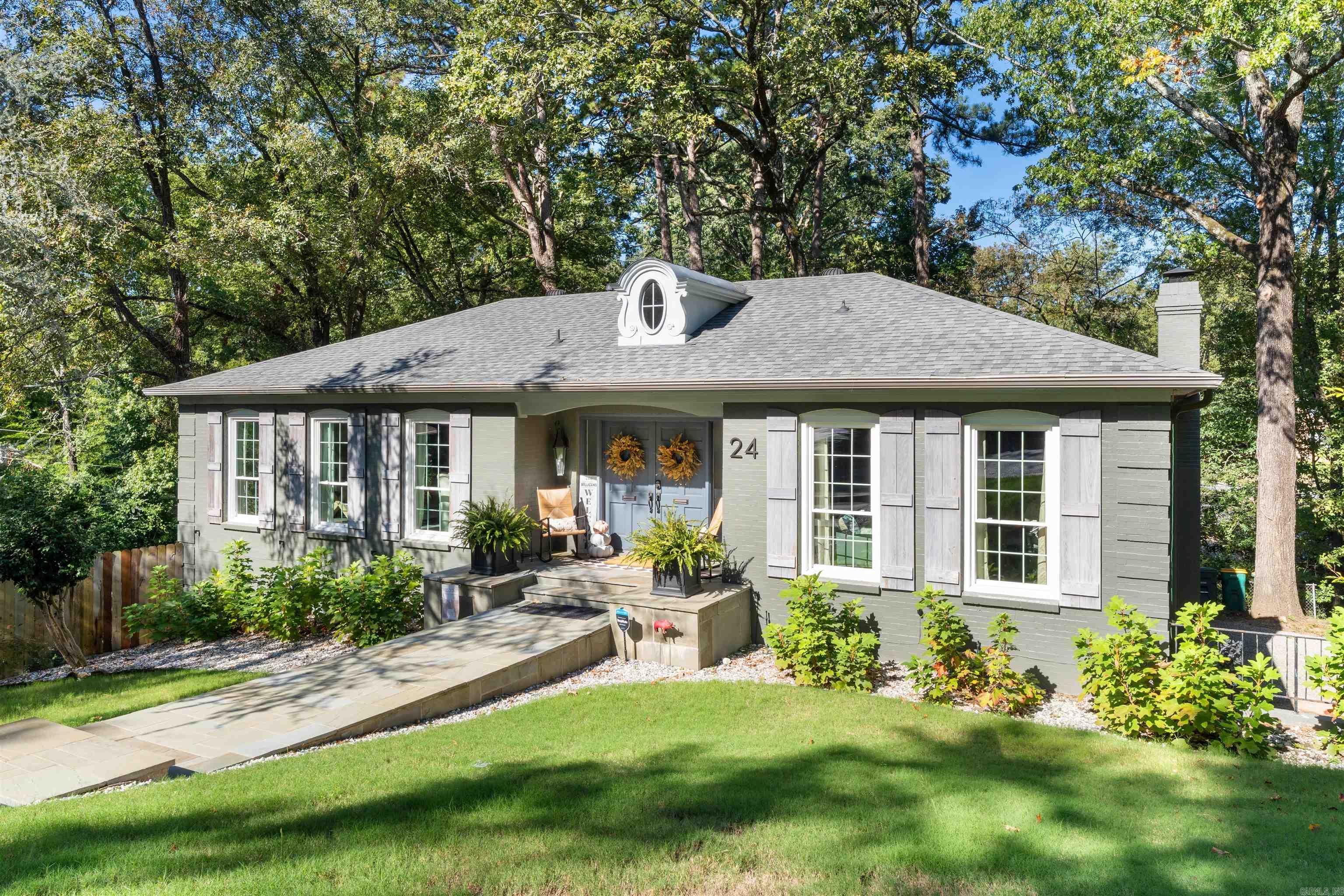 LEAWOOD MANOR - Residential