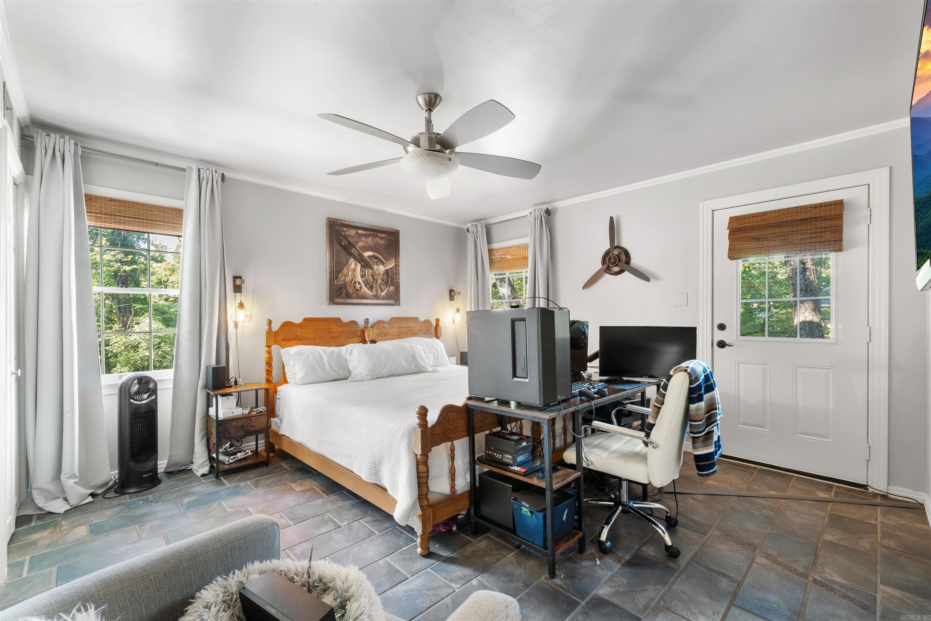 LEAWOOD MANOR - Residential