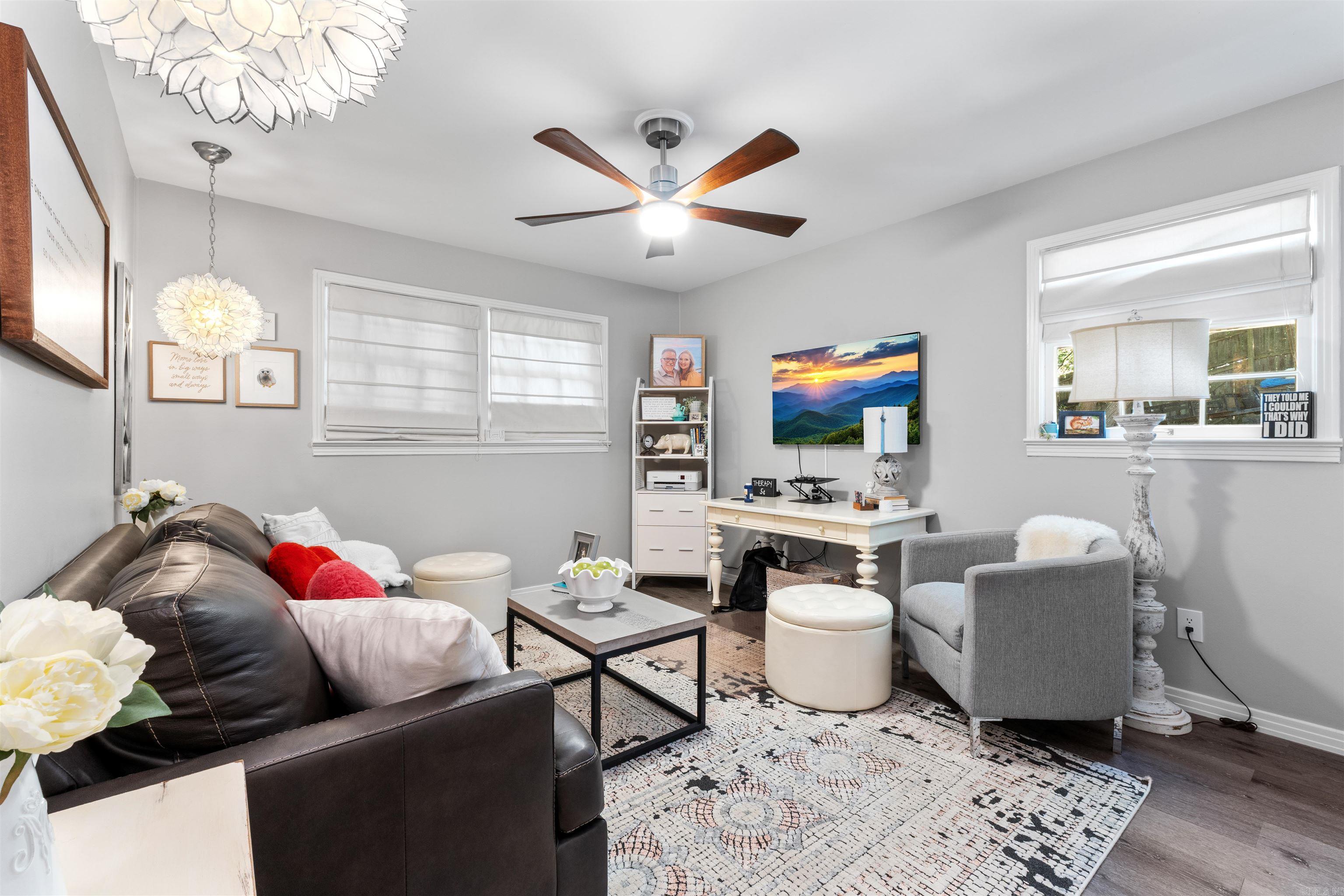 LEAWOOD MANOR - Residential