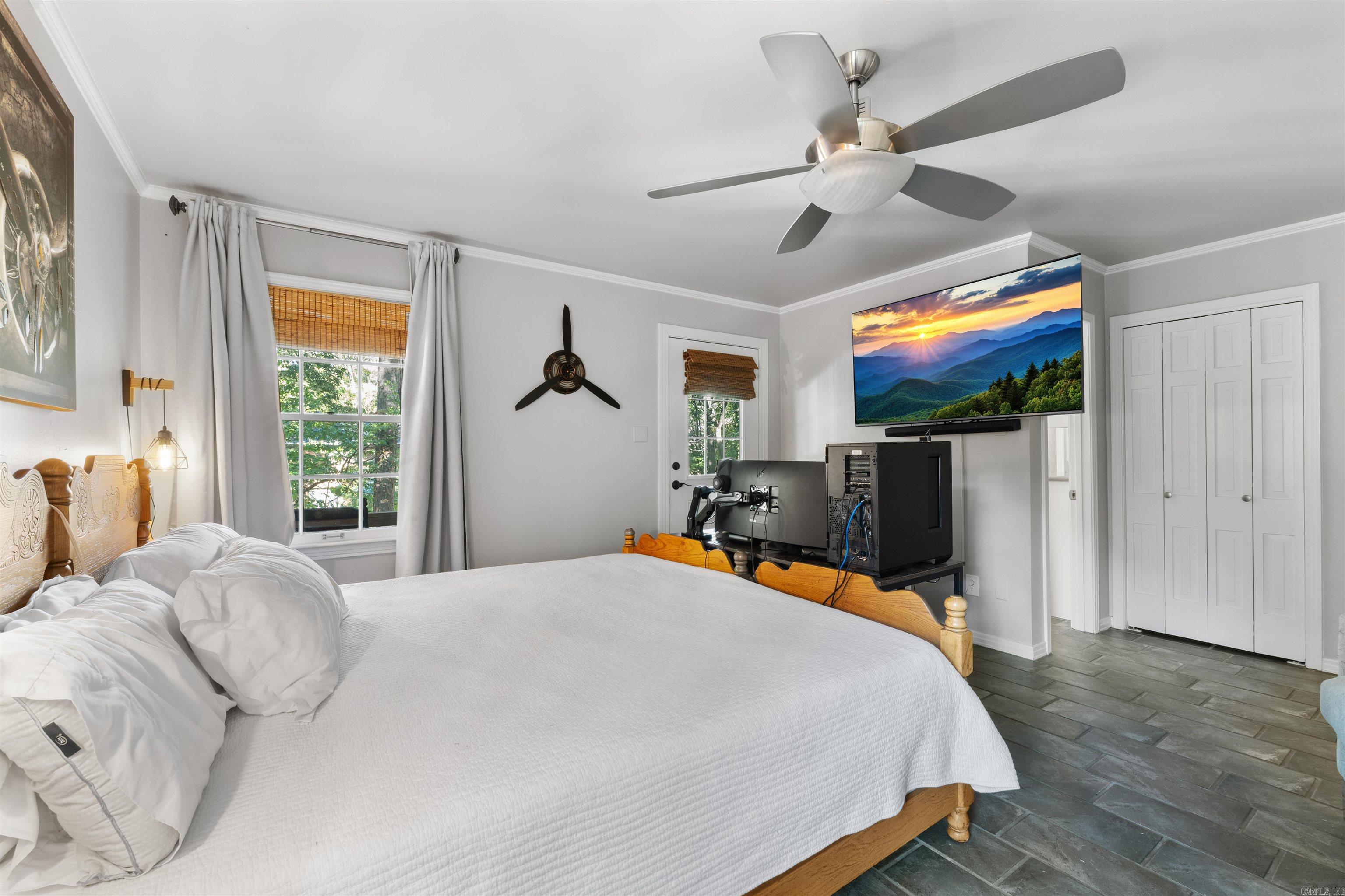 LEAWOOD MANOR - Residential