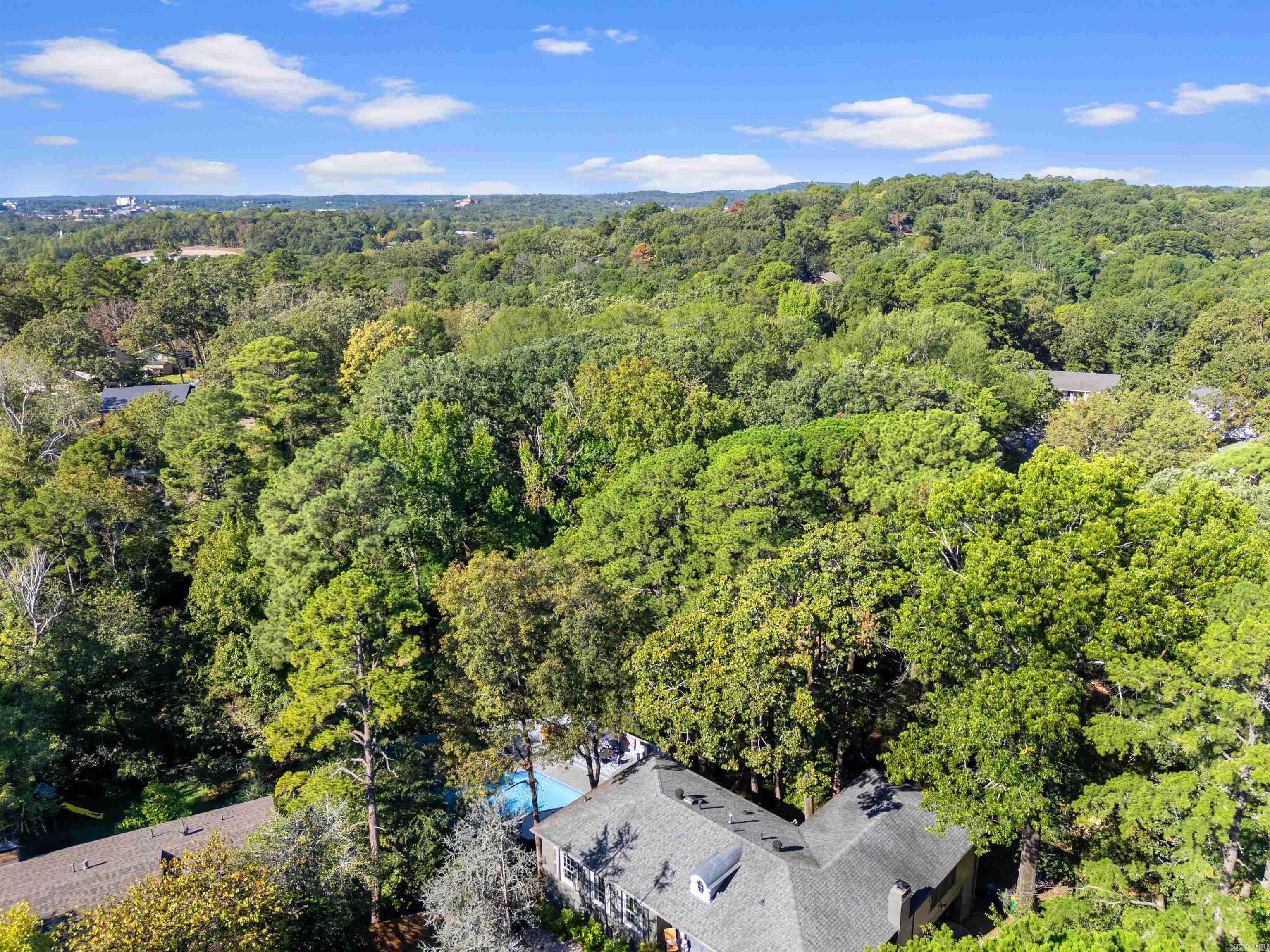 LEAWOOD MANOR - Residential