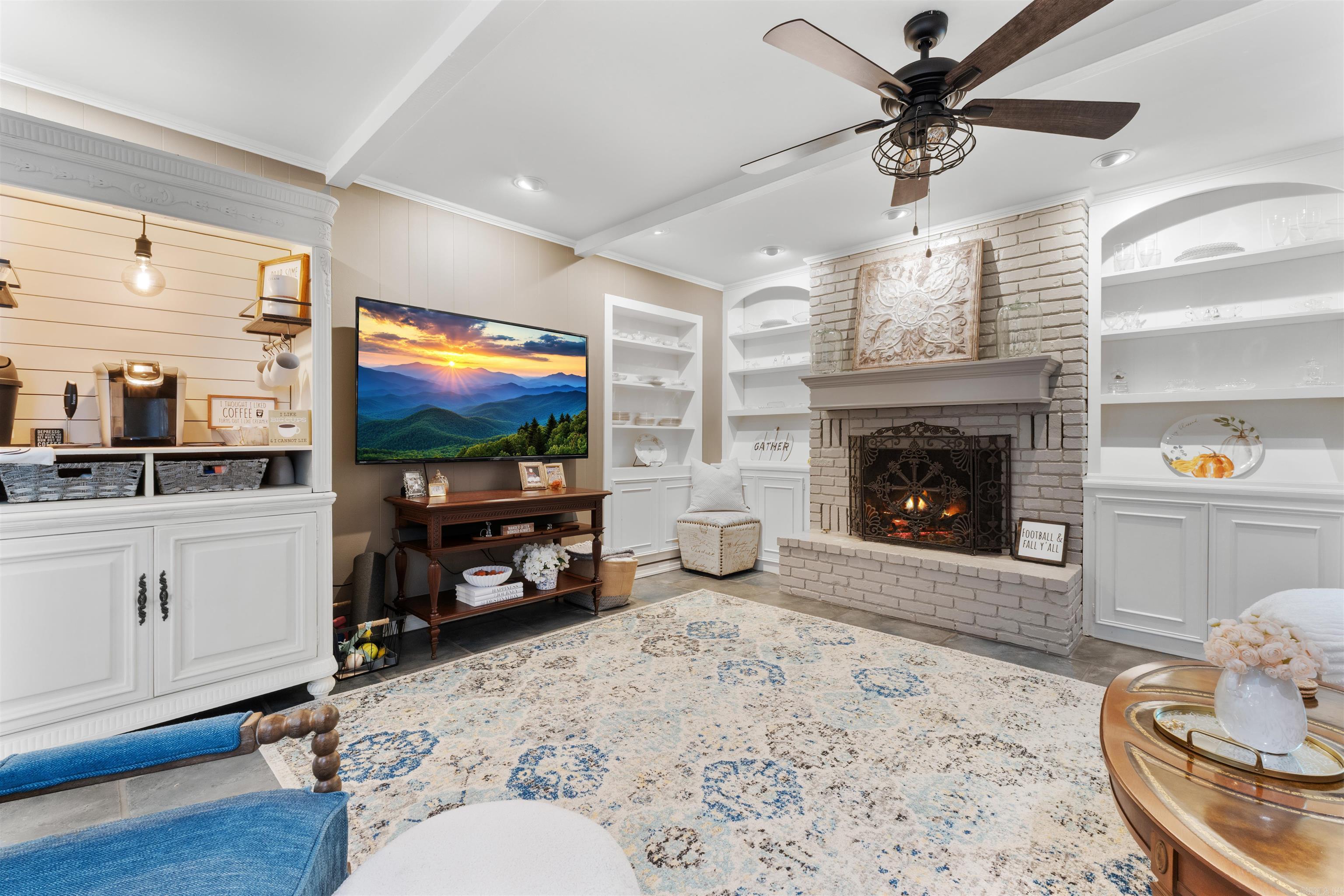 LEAWOOD MANOR - Residential