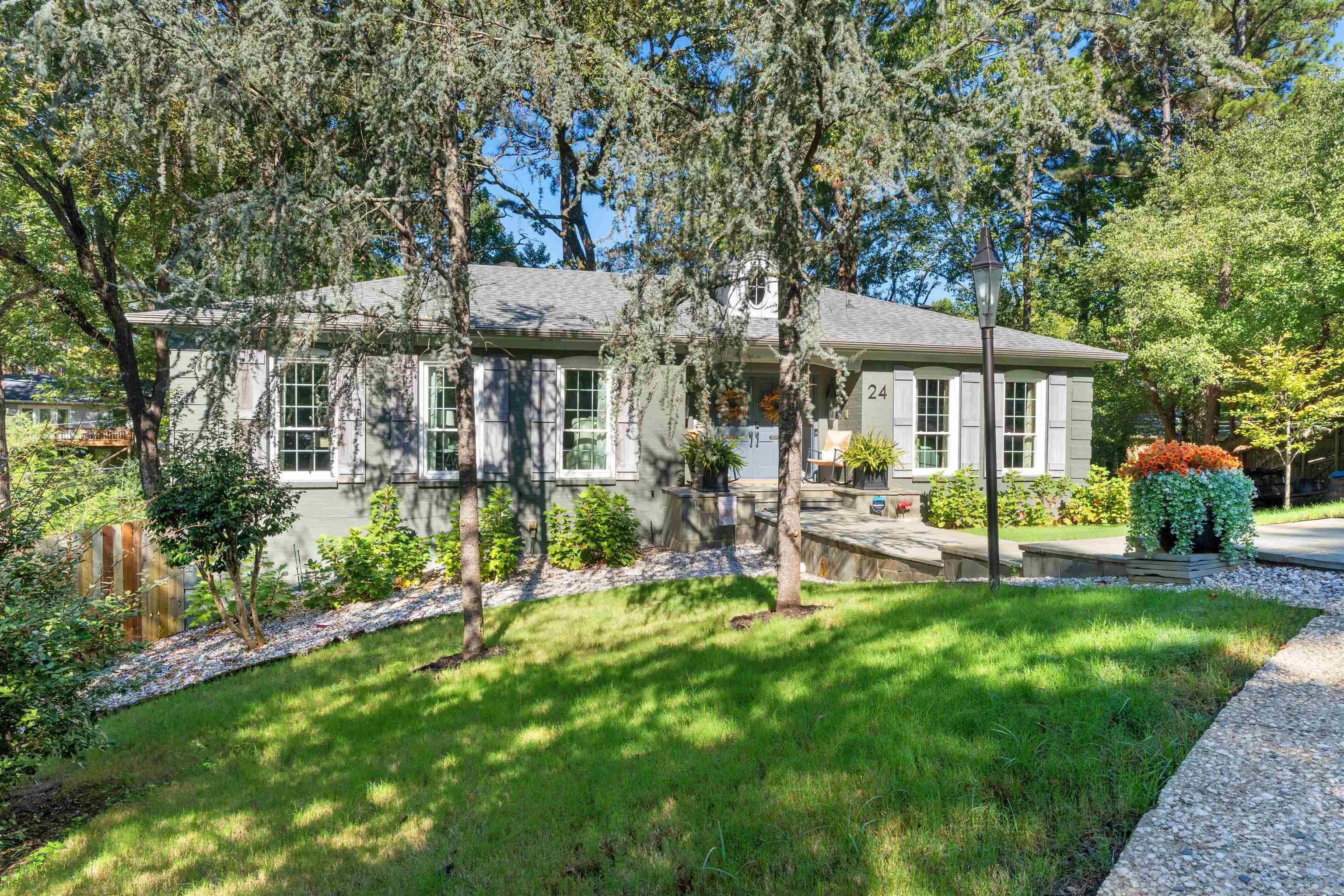 LEAWOOD MANOR - Residential