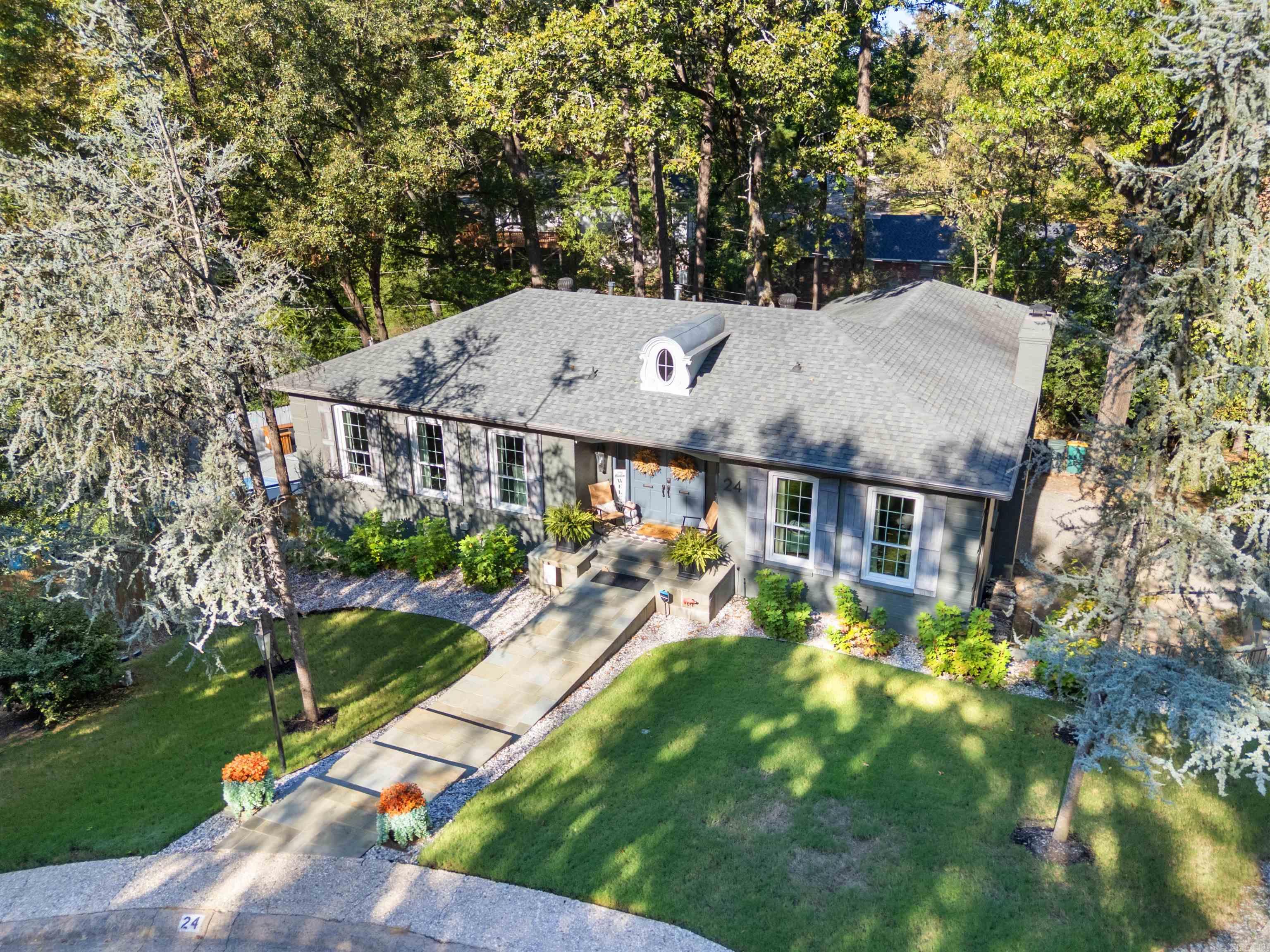 LEAWOOD MANOR - Residential