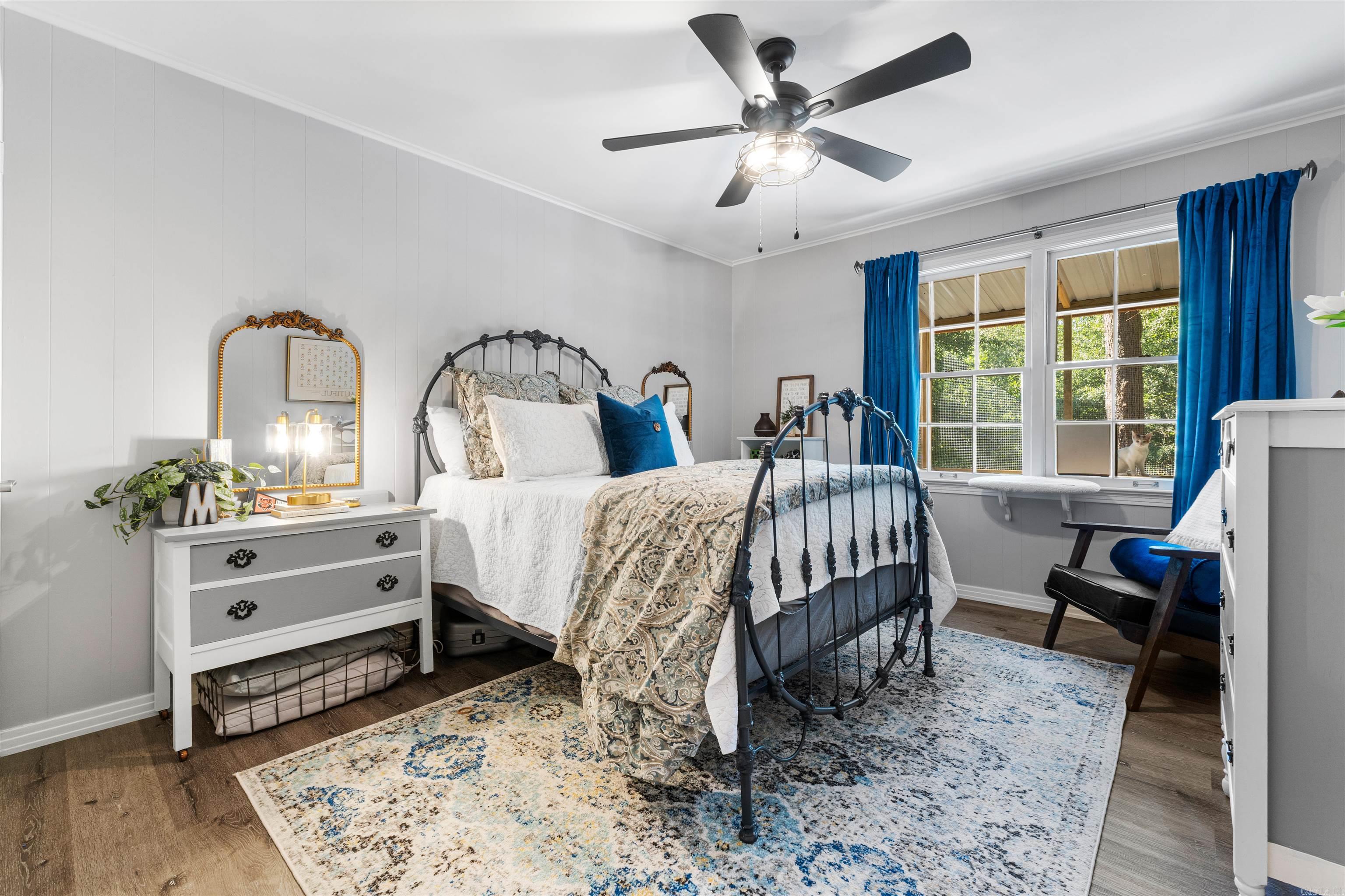 LEAWOOD MANOR - Residential