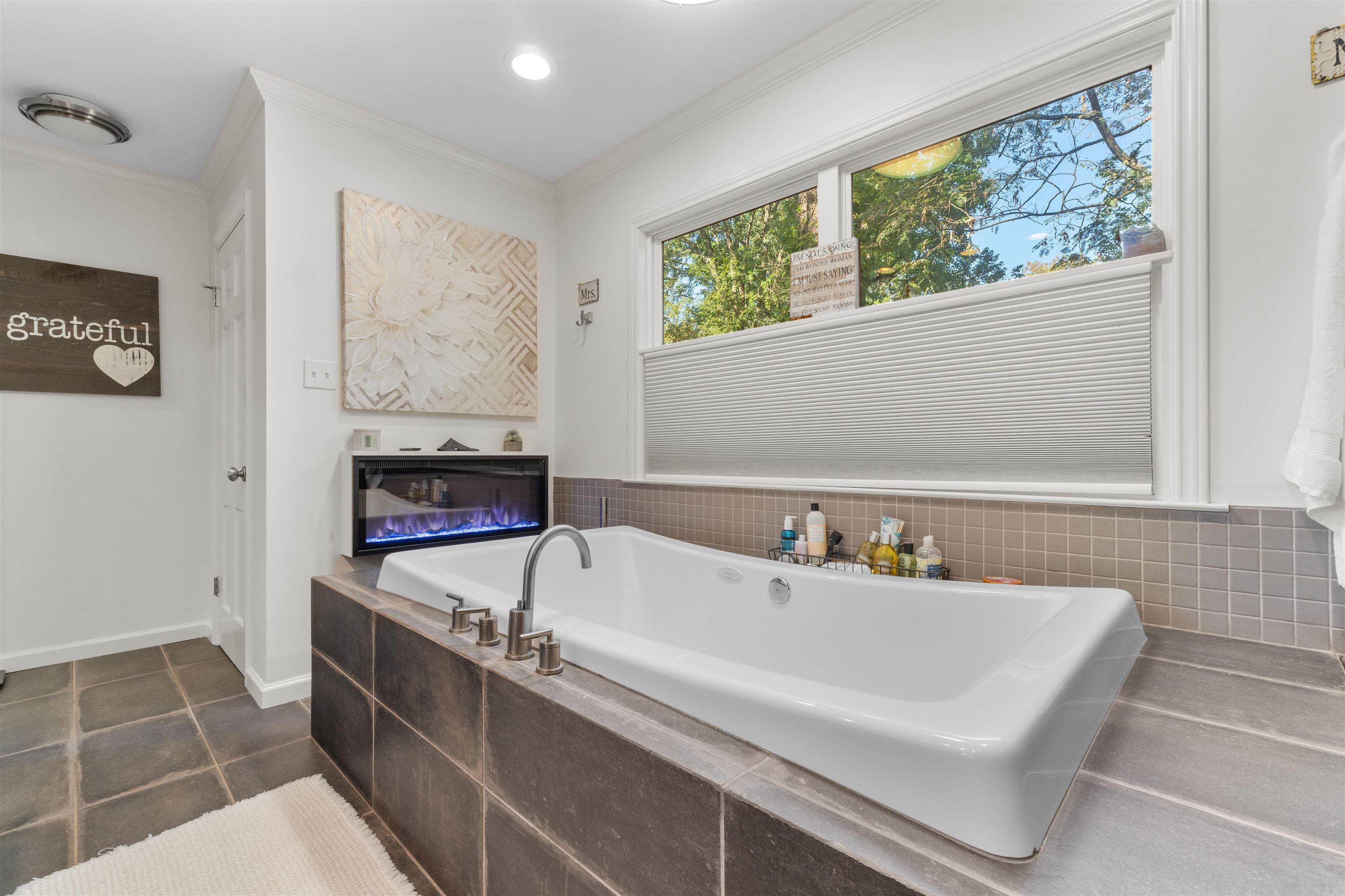 LEAWOOD MANOR - Residential