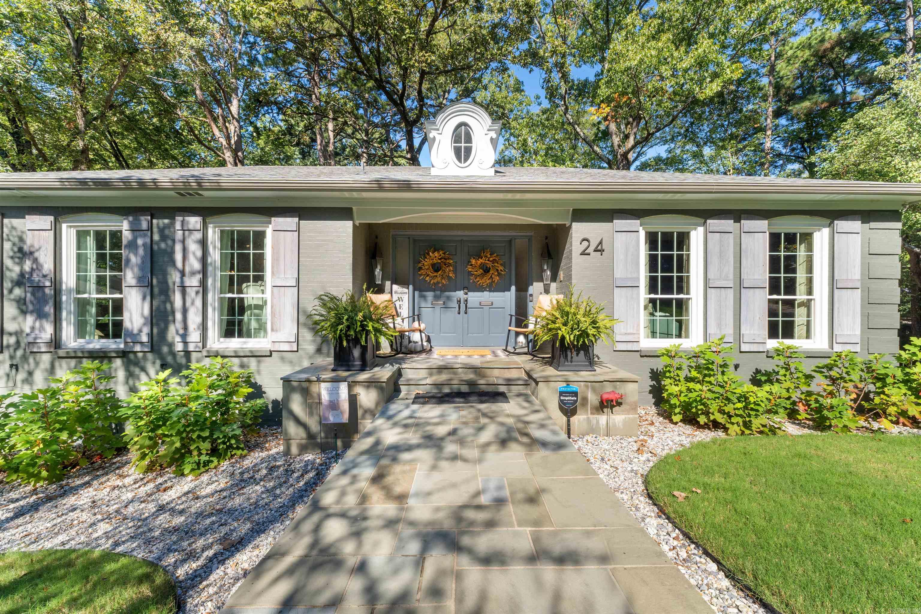 LEAWOOD MANOR - Residential