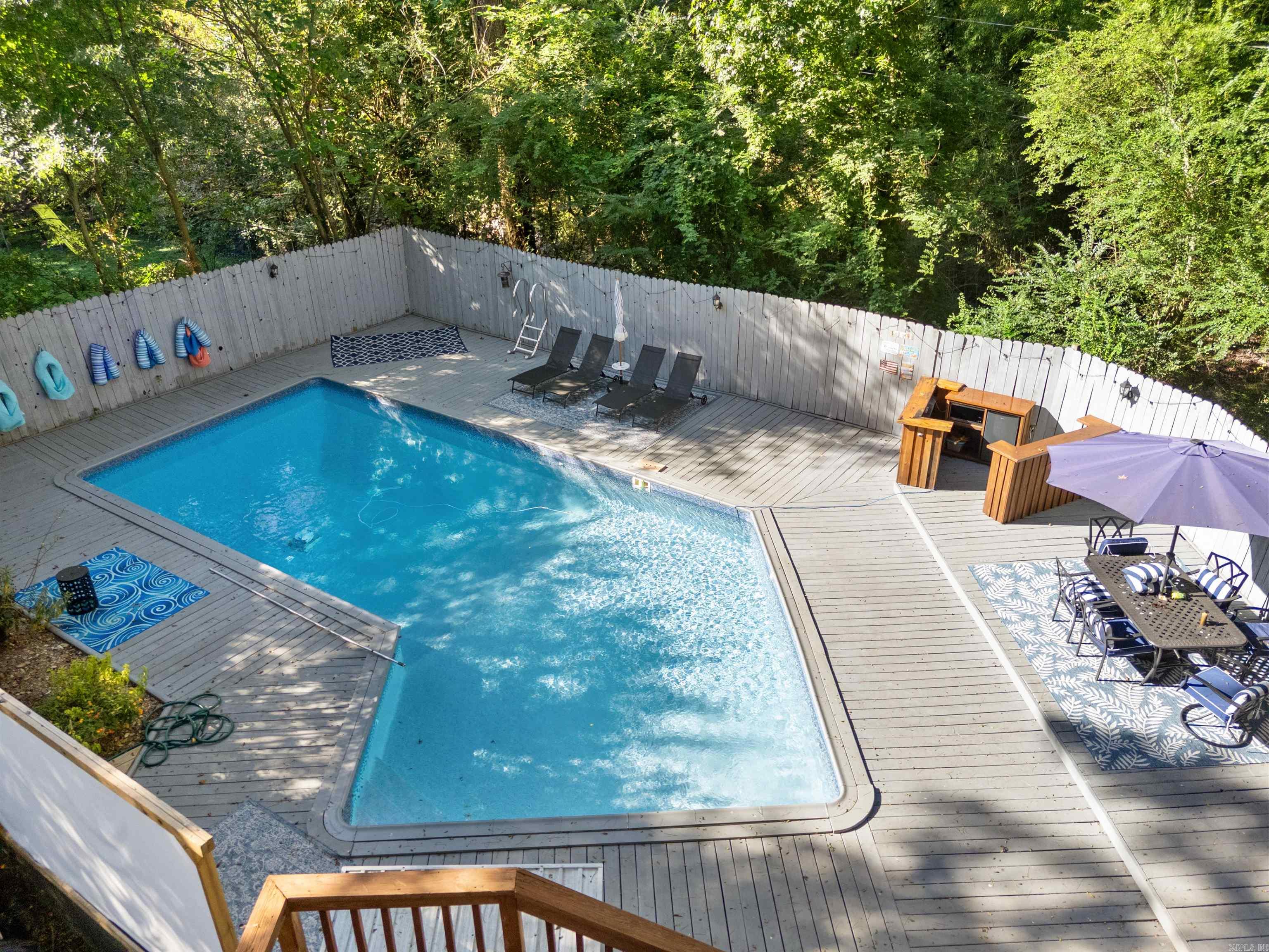 LEAWOOD MANOR - Residential