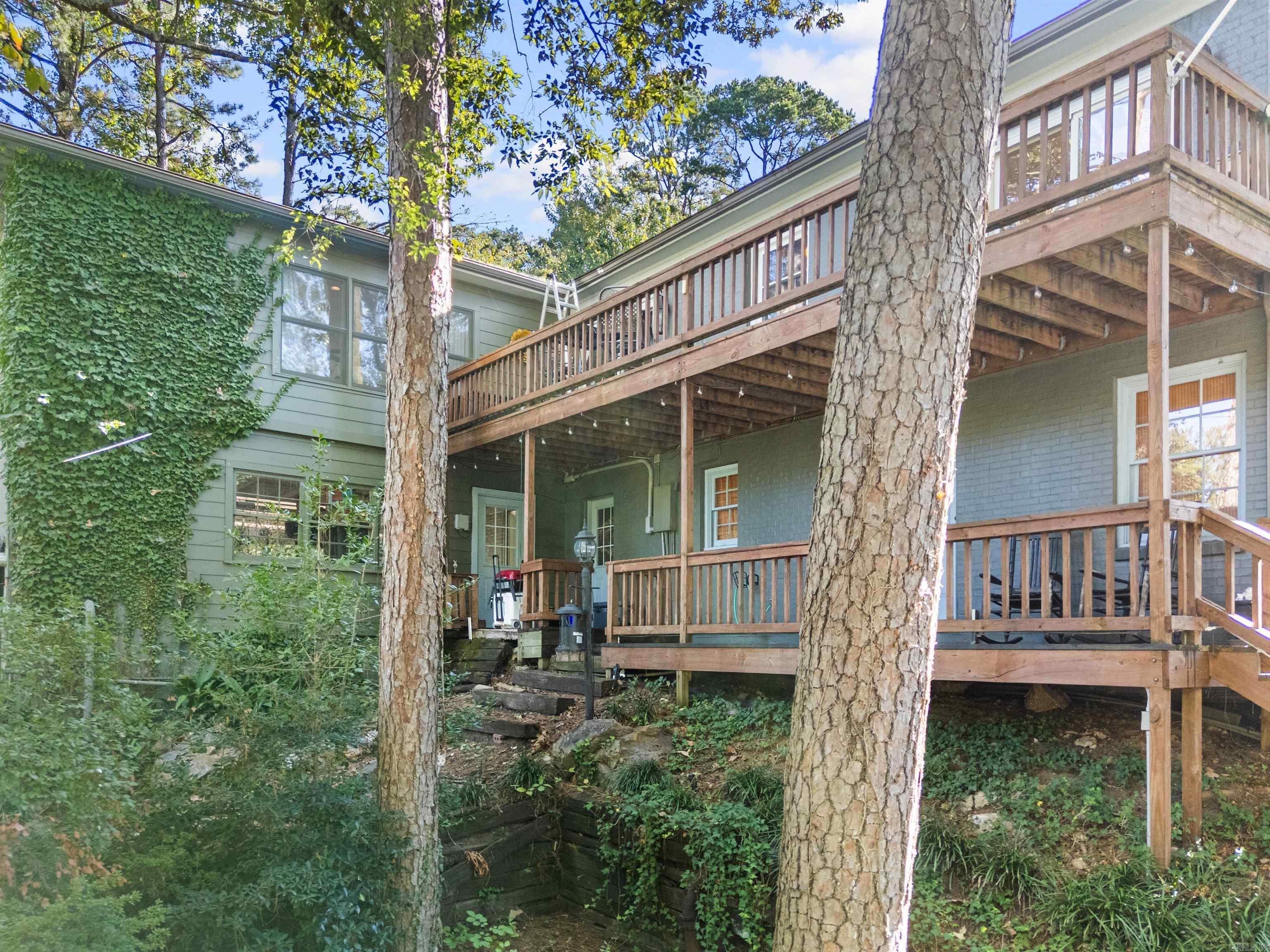 LEAWOOD MANOR - Residential