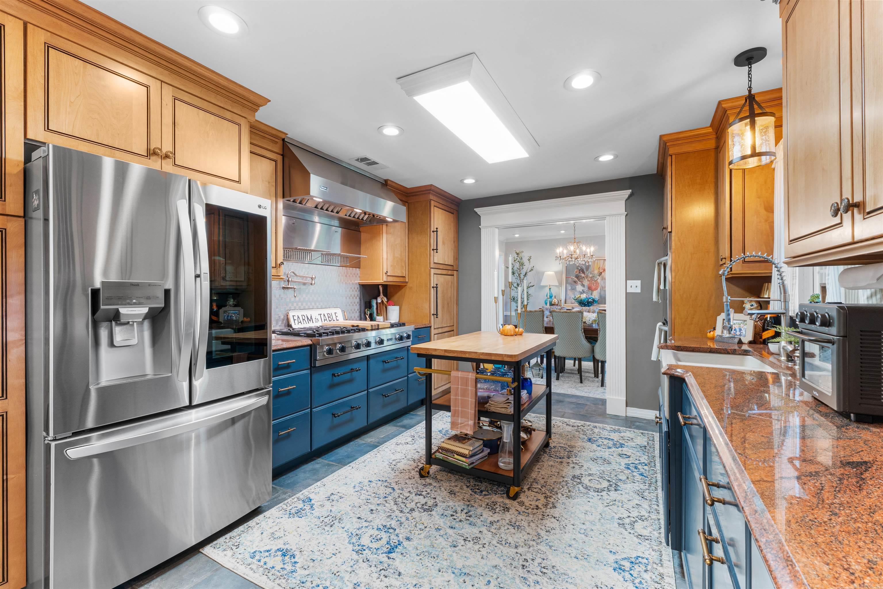 LEAWOOD MANOR - Residential