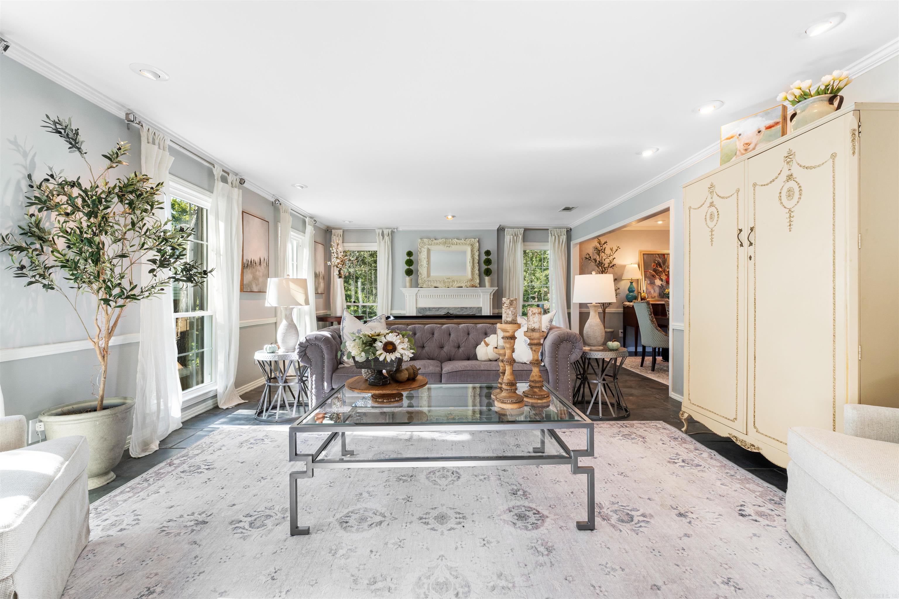 LEAWOOD MANOR - Residential