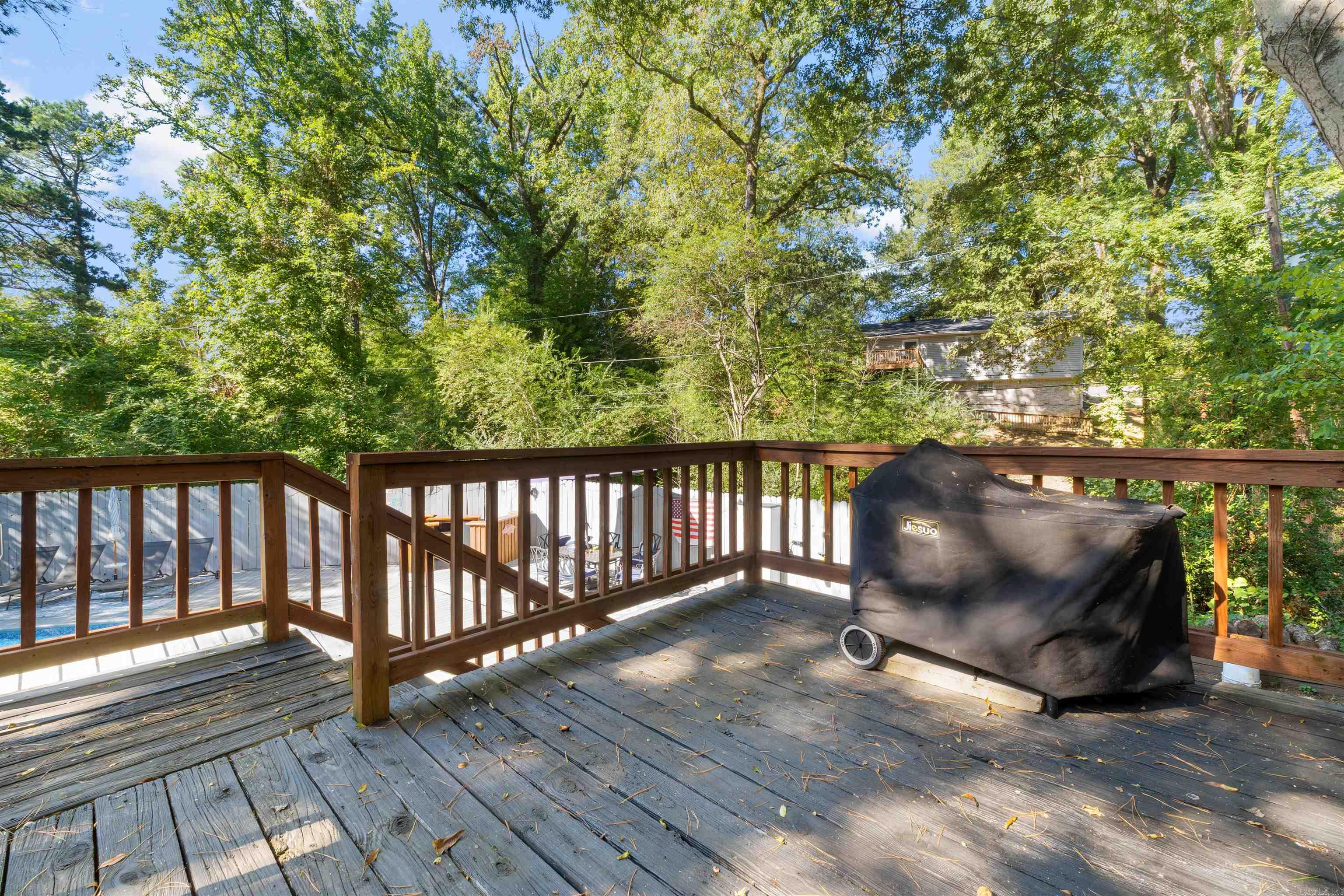 LEAWOOD MANOR - Residential