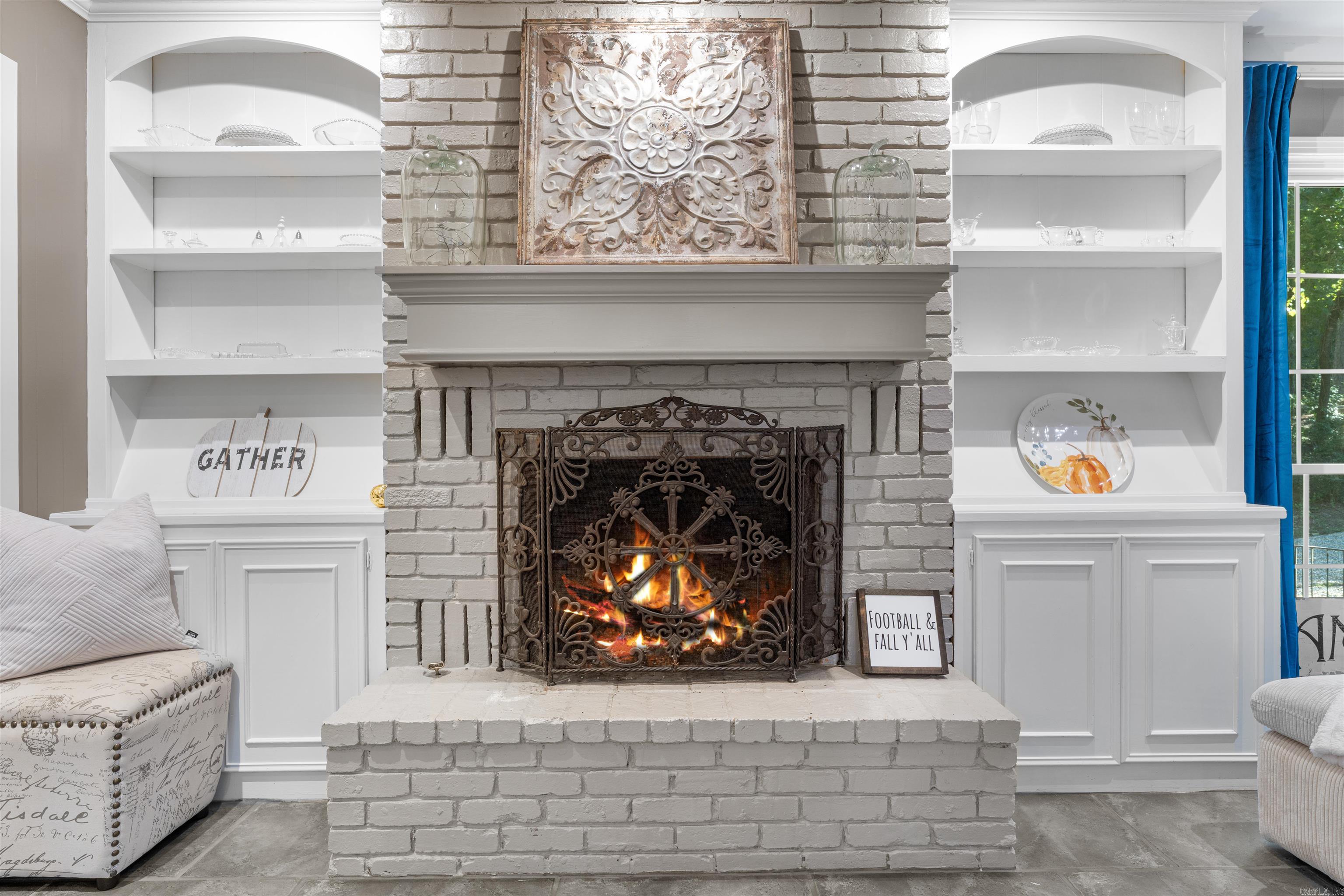 LEAWOOD MANOR - Residential