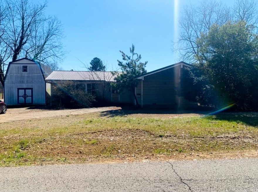 3 bed, 2 bath in need of TLC.  Would be great for an investor or home owner who would like to pursue a FHA 203k loan.  Property needs some rehab to deck and flooring.  Property is near restaurants and school.