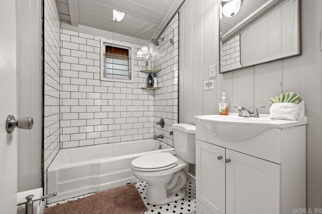 Hot Springs Outside - Residential