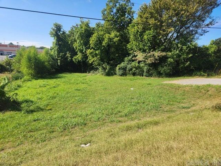 One of the last commercial lots on Harrison St is ready for a new project. Conveniently located next to Home Depot and close to Walmart, this 1.15 ac m/l lot offers high trafic and great visibility.