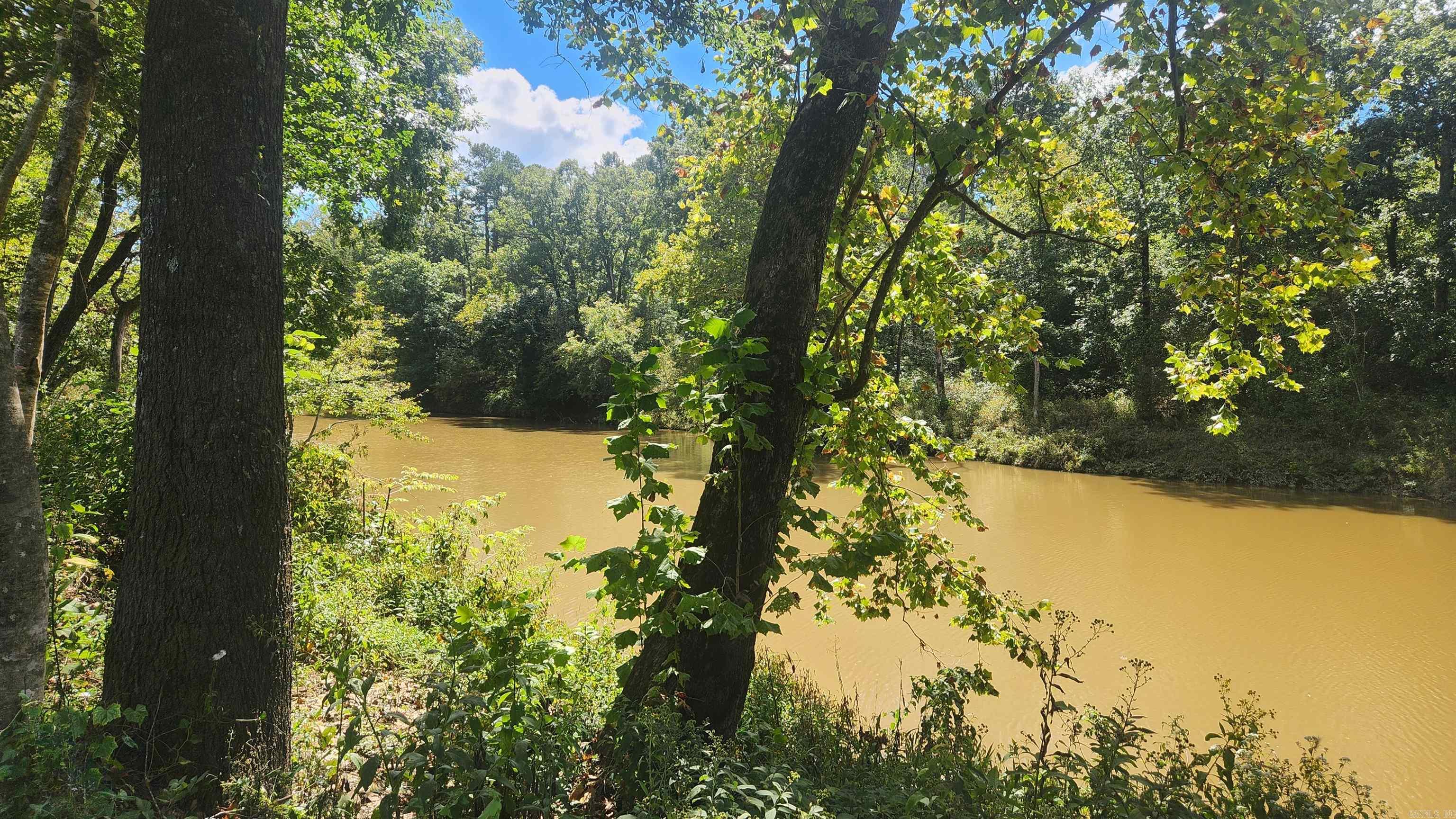 REVAS RETREAT - Land