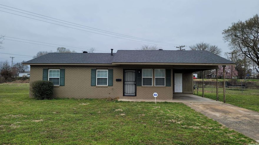 3 bedroom, 1 bath home available now in North Little Rock.  $825 month/$825 deposit.  Apply online at www.c21prjxrentals.com  Or visit Century 21 Prestige Realty in North Little Rock to view this property.