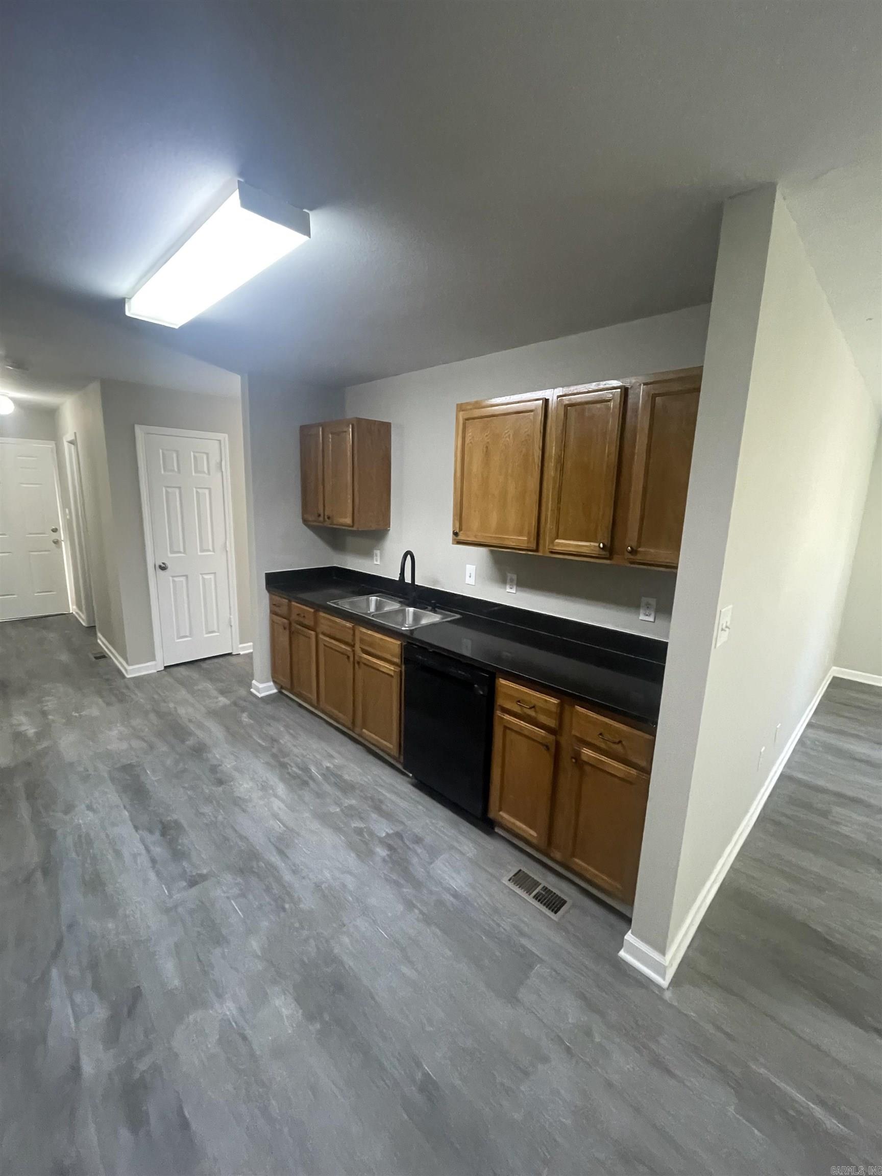 nil - Residential Lease