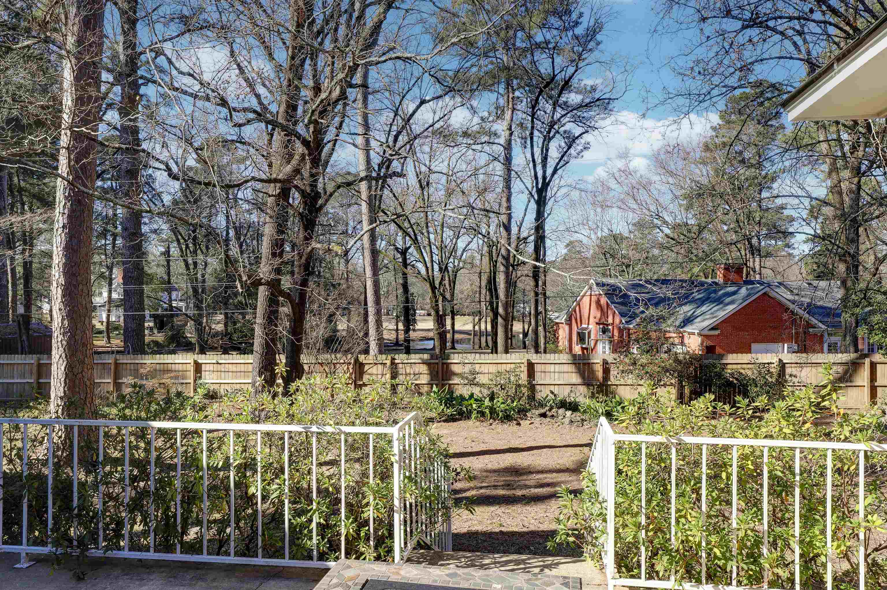 COUNTRY CLUB - Residential