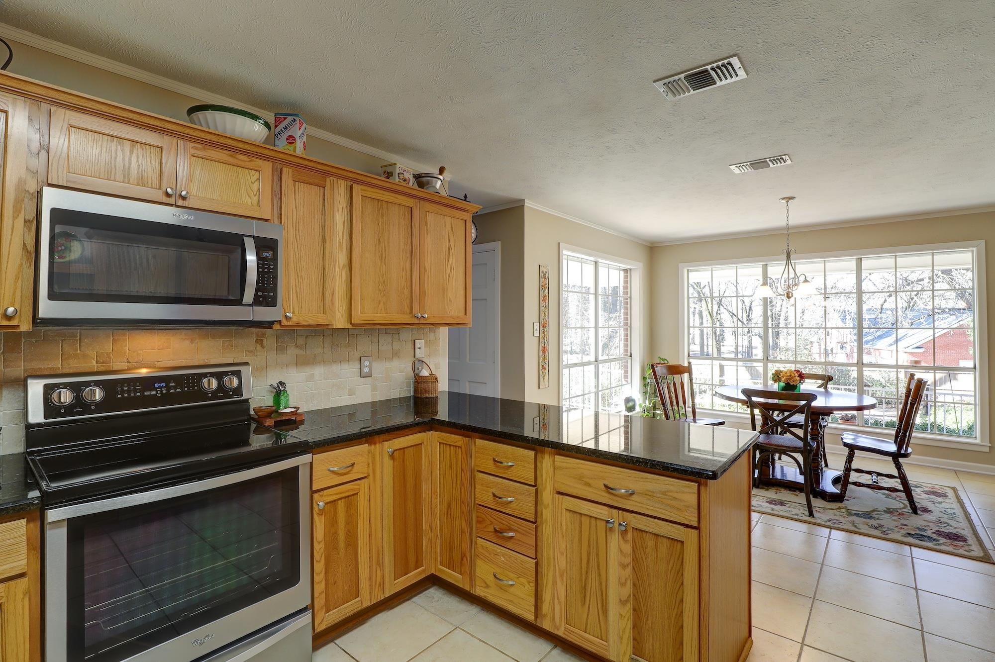 COUNTRY CLUB - Residential