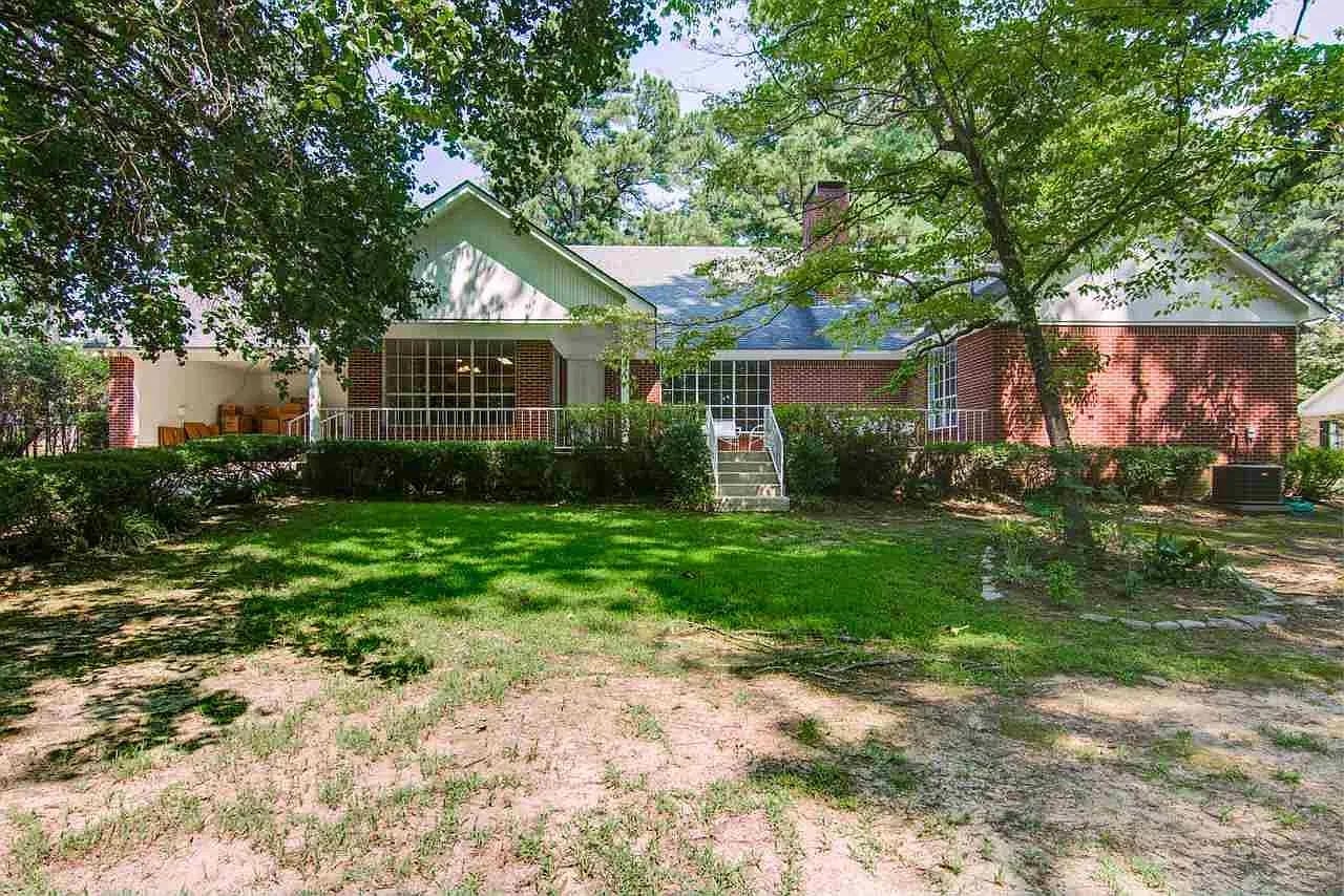 COUNTRY CLUB - Residential