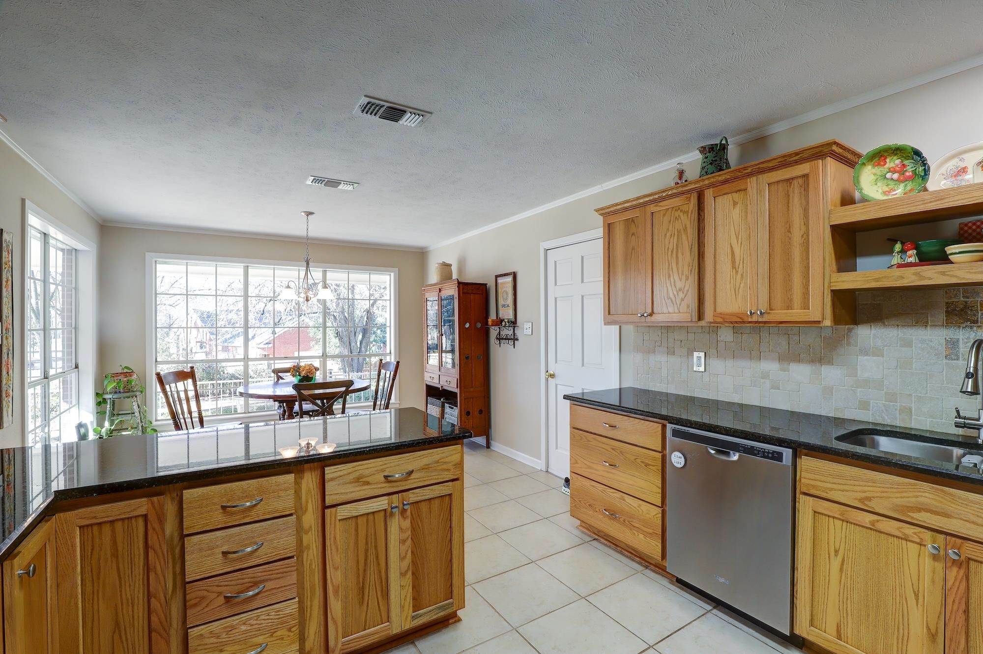 COUNTRY CLUB - Residential